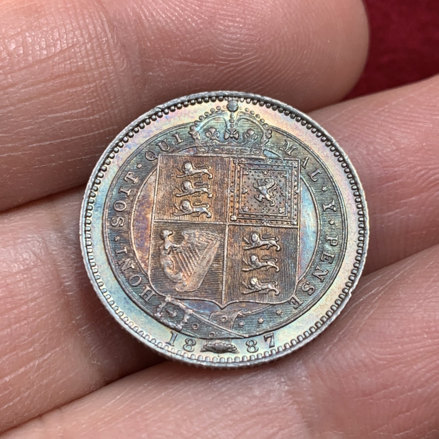 《竞宝斋》第131场-周日，周一连拍 (全场包邮) 五彩UNC英国1887年维多利亚高冠1先令银币