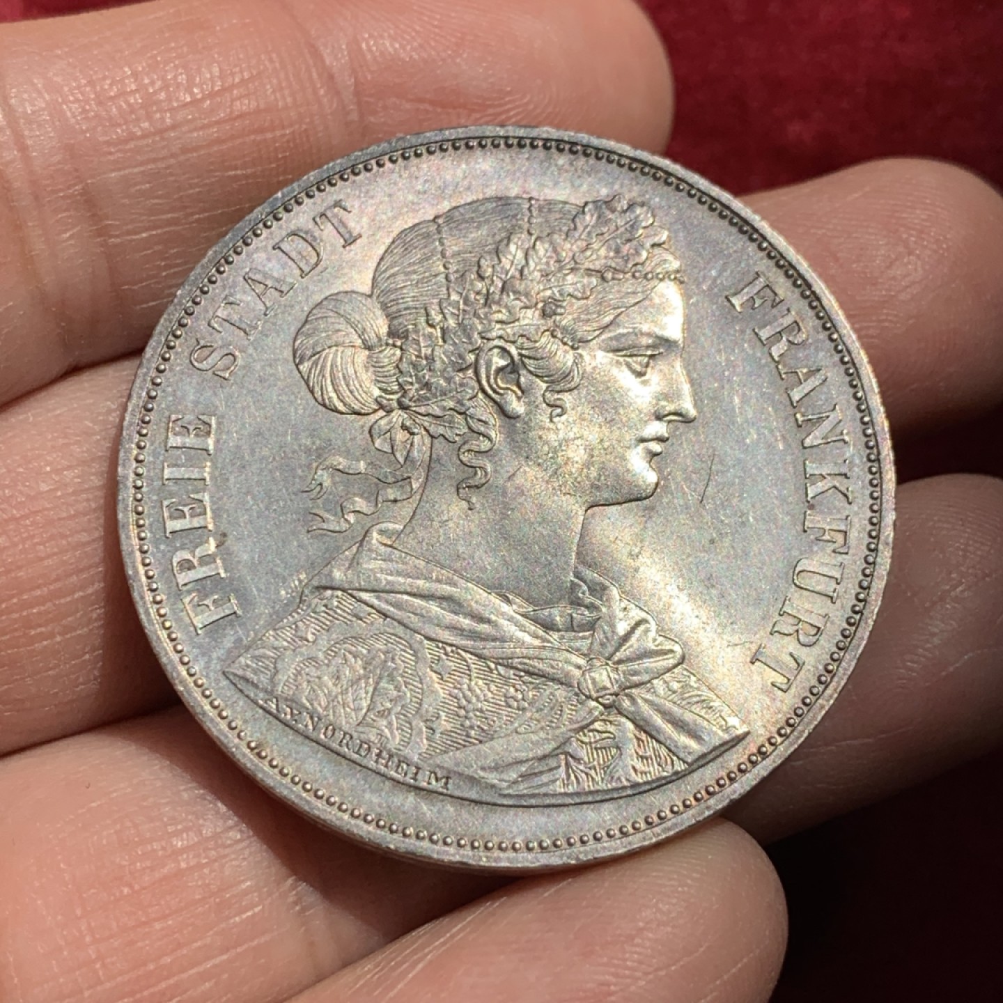 《竞宝斋》第131场-周日，周一连拍 (全场包邮) 1862年 法兰克福少女2泰勒银币，德系热门，UNC品相