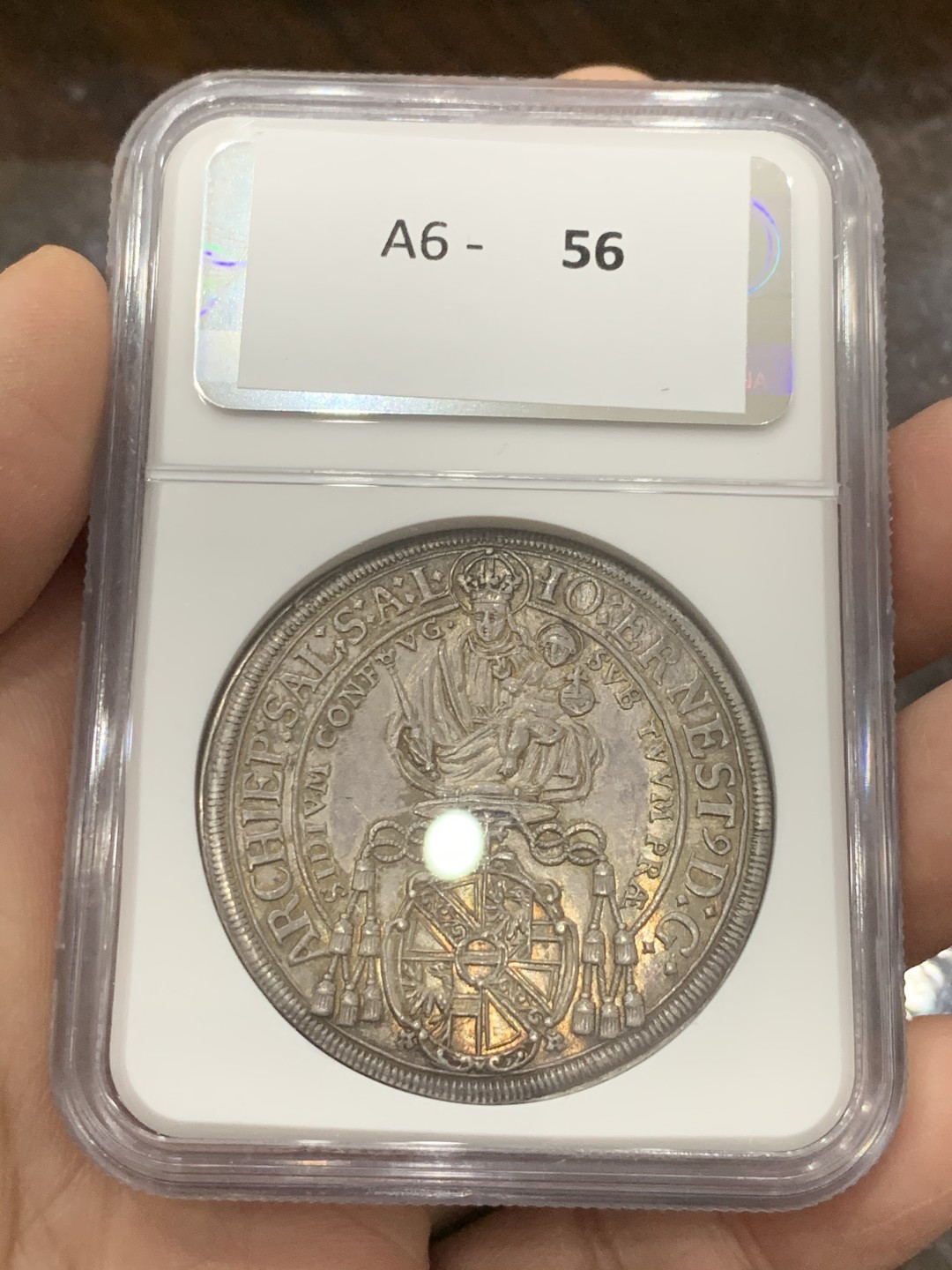 《竞宝斋》第131场-周日，周一连拍 (全场包邮) NGC MS62 神罗萨尔茨堡 1696/4年 泰勒银币 淡紫色包浆 光度很好