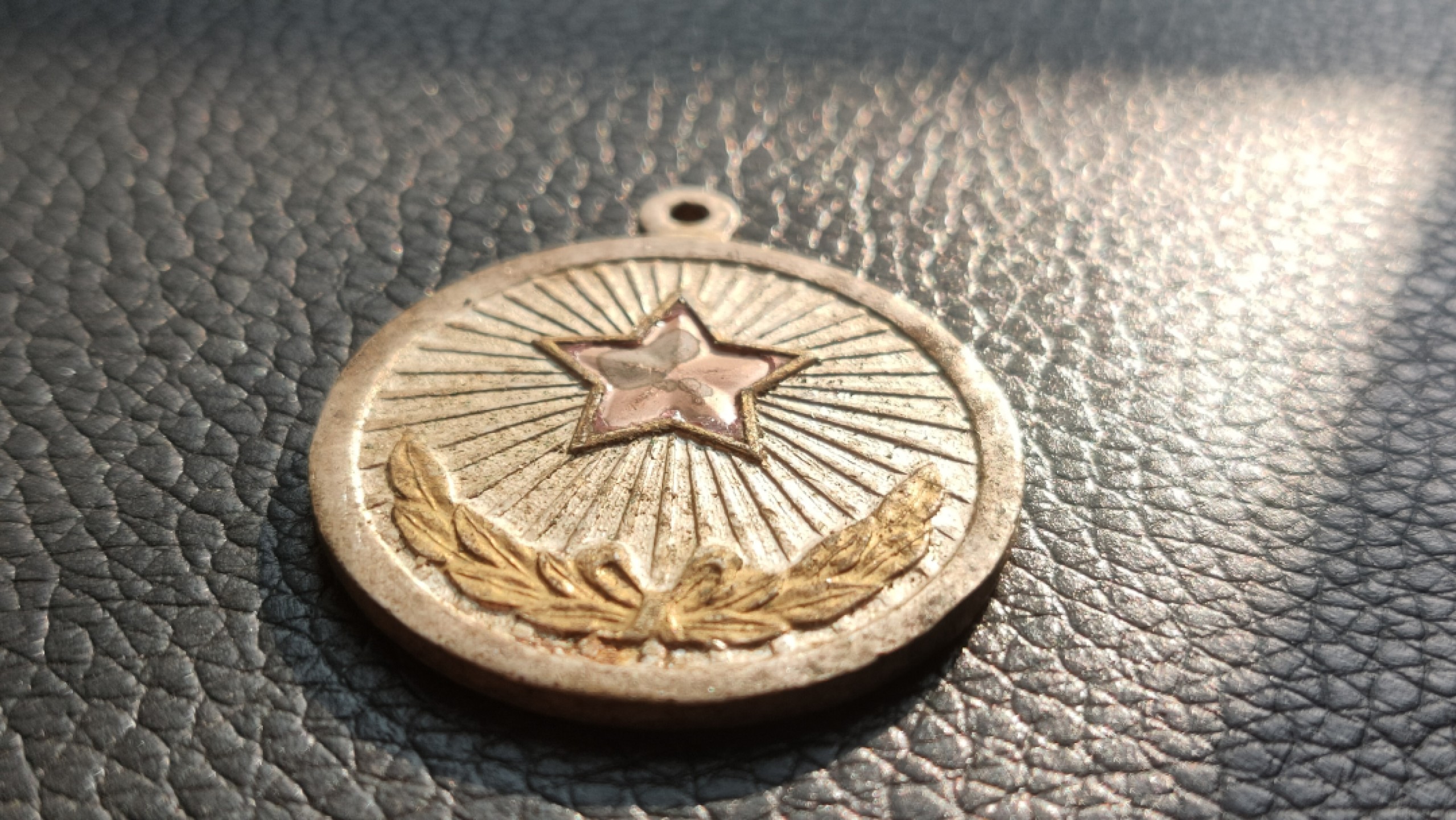 裸币专场 朝鲜五星勋章一枚