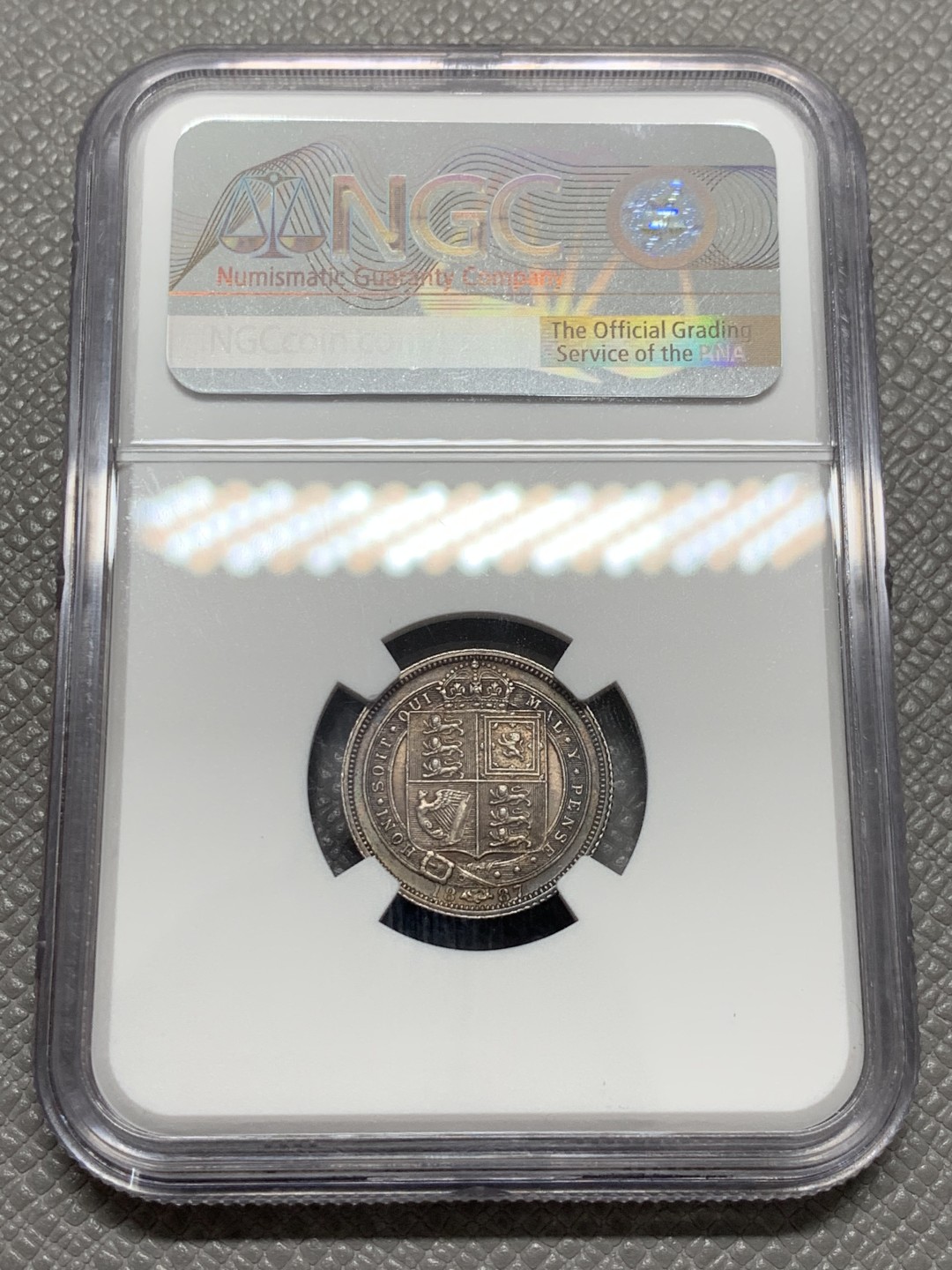 《竞宝斋》第131场-周日，周一连拍 (全场包邮) NGC MS61 1887年英国维多利亚6便士 正面带彩 盾徽版