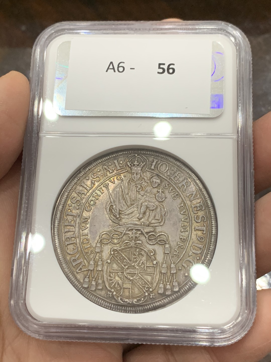 《竞宝斋》第131场-周日，周一连拍 (全场包邮) NGC MS62 神罗萨尔茨堡 1696/4年 泰勒银币 淡紫色包浆 光度很好