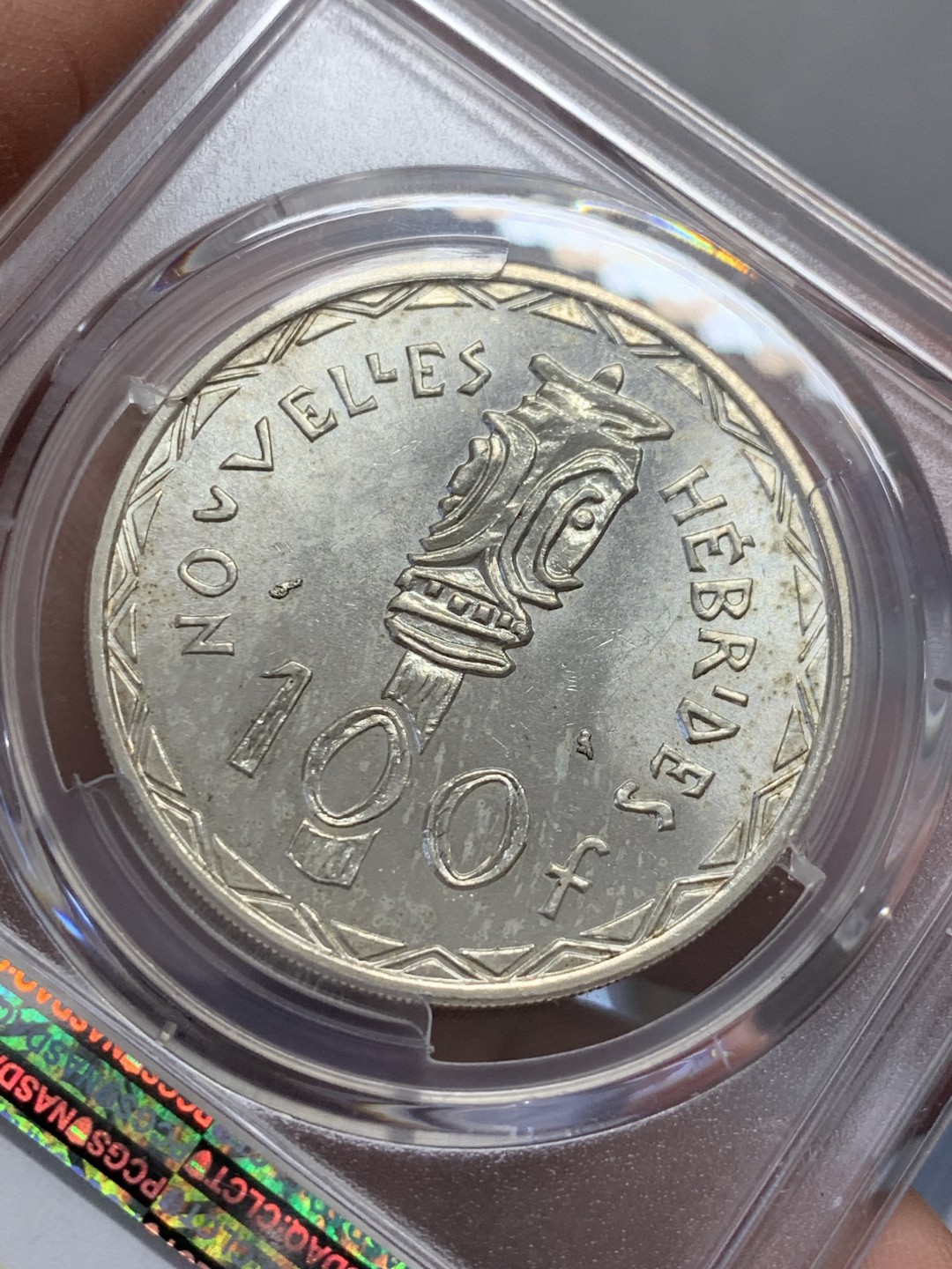 《竞宝斋》第131场-周日，周一连拍 (全场包邮) PCGS MS63 新赫布里底1966年100法郎普制大银币