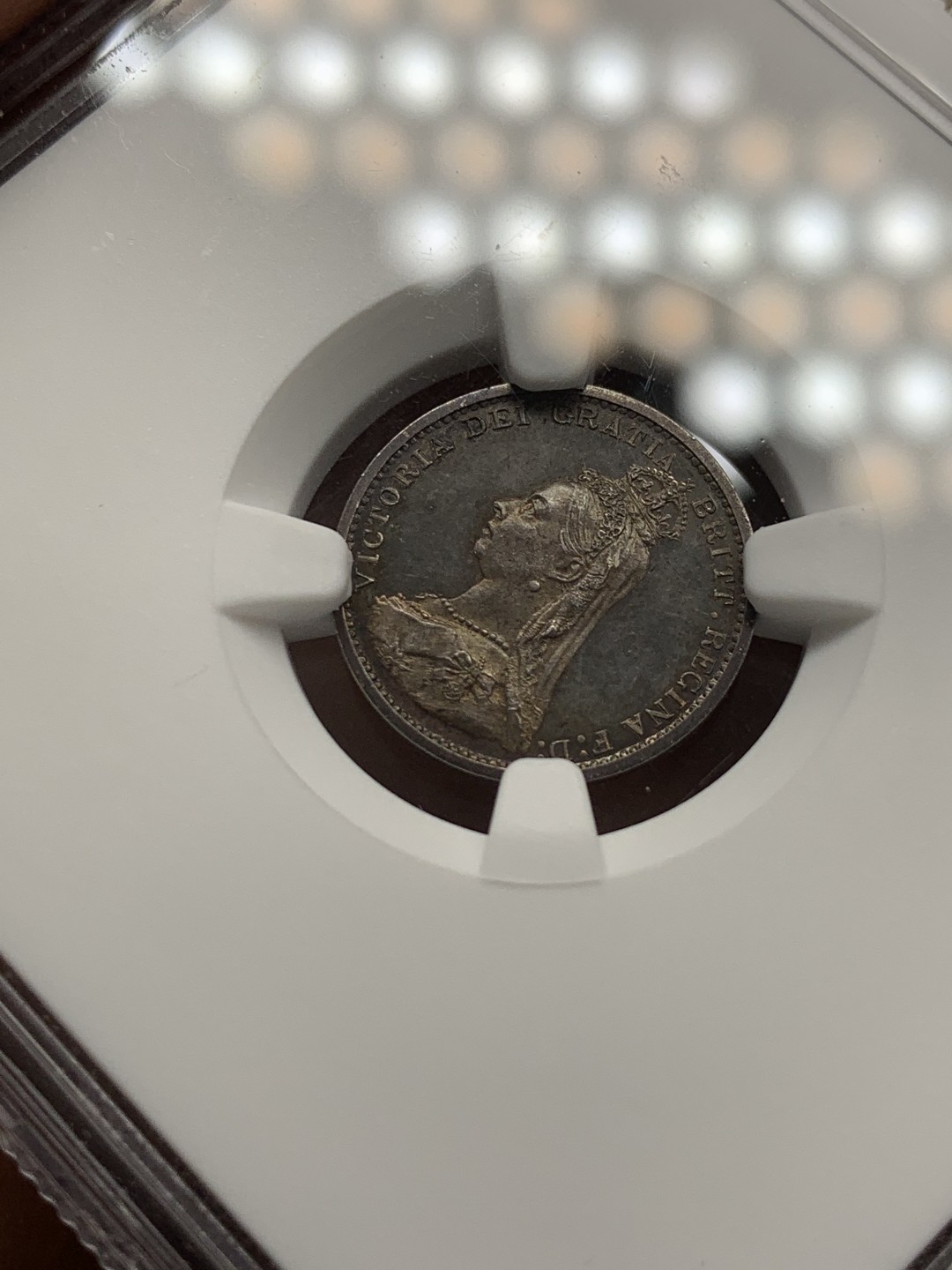 《竞宝斋》第131场-周日，周一连拍 (全场包邮) NGC PF64 英国1887年维多利亚高冠精制3便士银币五彩镜面