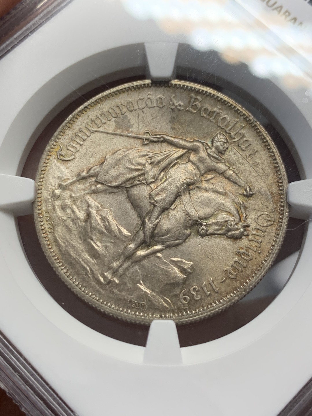 《竞宝斋》第131场-周日，周一连拍 (全场包邮) NGC-MS65 葡萄牙1928年“奥利给战役”马剑10埃斯库多银币 五彩包浆 顶级品相