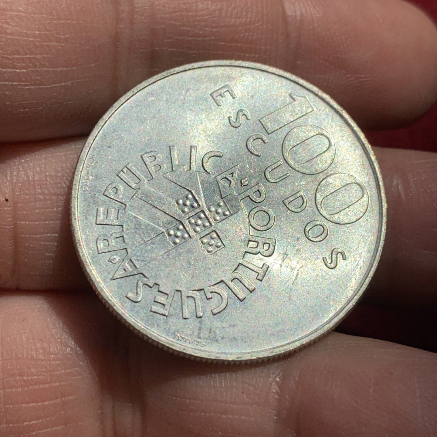 《竞宝斋》第131场-周日，周一连拍 (全场包邮) 葡萄牙1974年 康乃馨革命纪念100/250埃斯库多银币一对 总重40克