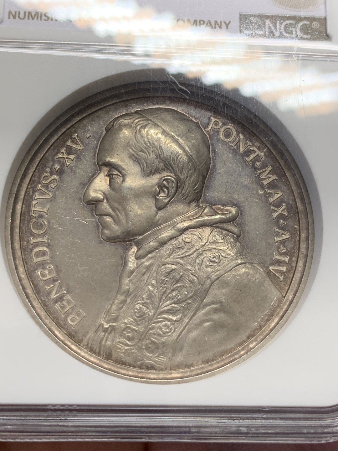 《竞宝斋》第131场-周日，周一连拍 (全场包邮) NGC MS63 1916年梵蒂冈教皇本笃十五世高浮雕精美银章 镜面底板 精美绝伦
