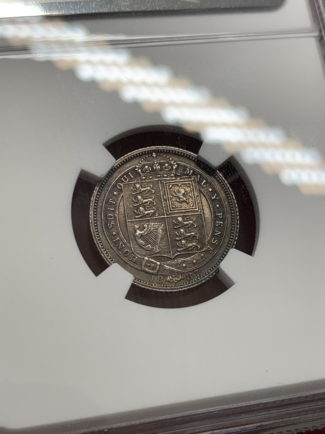 《竞宝斋》第131场-周日，周一连拍 (全场包邮) NGC MS61 1887年英国维多利亚6便士 正面带彩 盾徽版