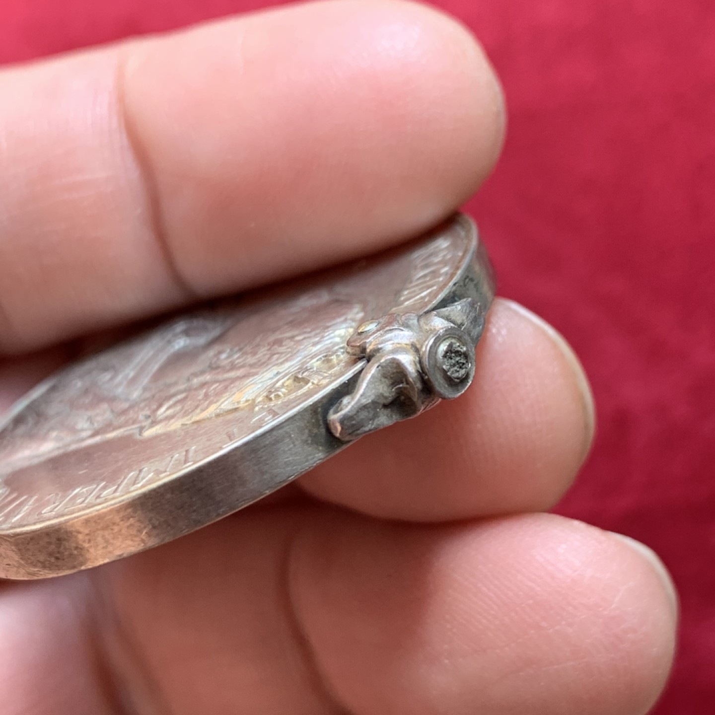 《竞宝斋》第131场-周日，周一连拍 (全场包邮) 英国 维多利亚女皇 南非布尔战争银质奖章，老维披纱像，实授带边铭。日不落帝国由盛转衰的历史节点，大耗国力的远征