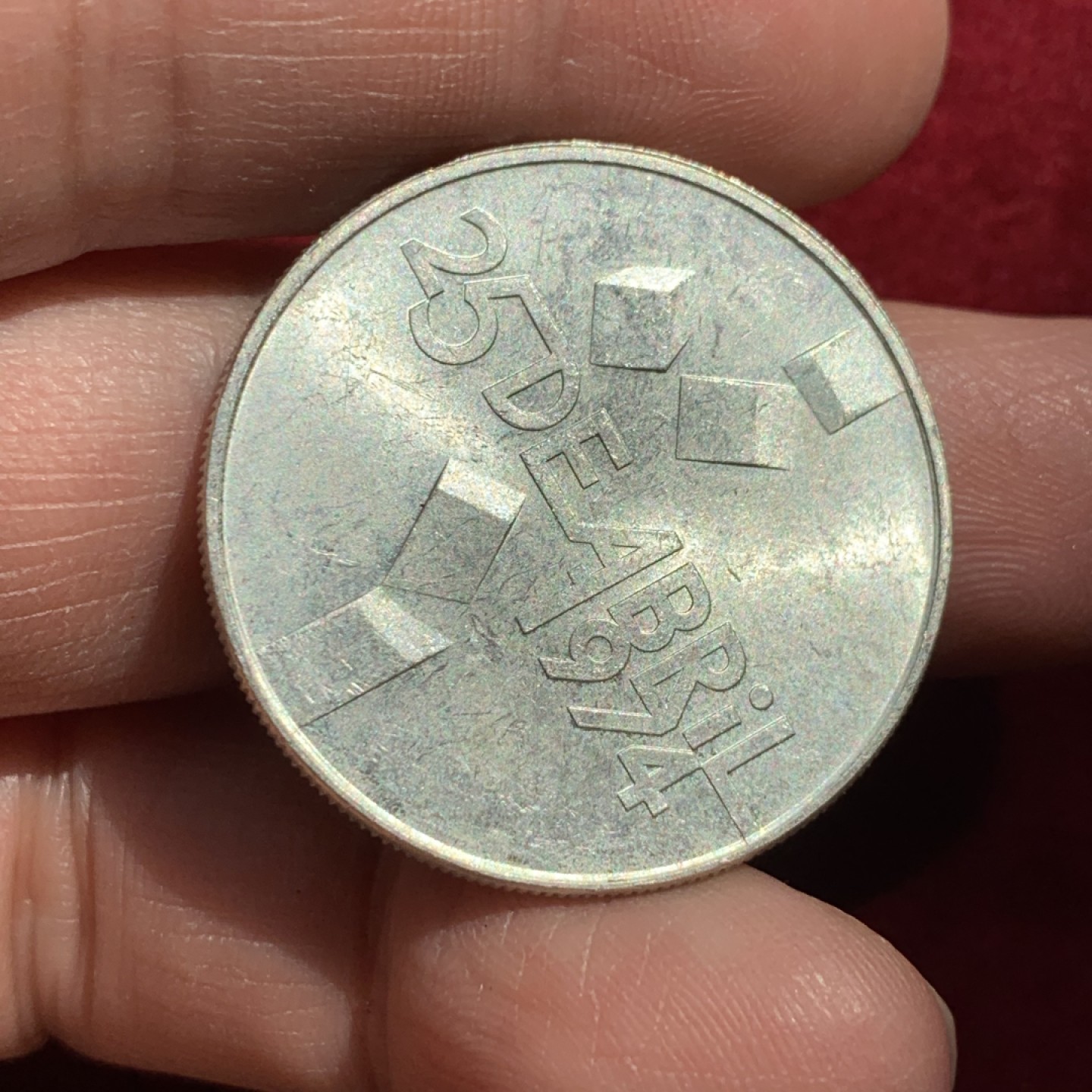 《竞宝斋》第131场-周日，周一连拍 (全场包邮) 葡萄牙1974年 康乃馨革命纪念100/250埃斯库多银币一对 总重40克