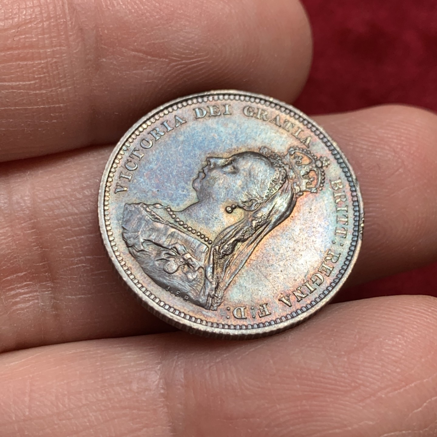 《竞宝斋》第131场-周日，周一连拍 (全场包邮) 五彩UNC英国1887年维多利亚高冠1先令银币