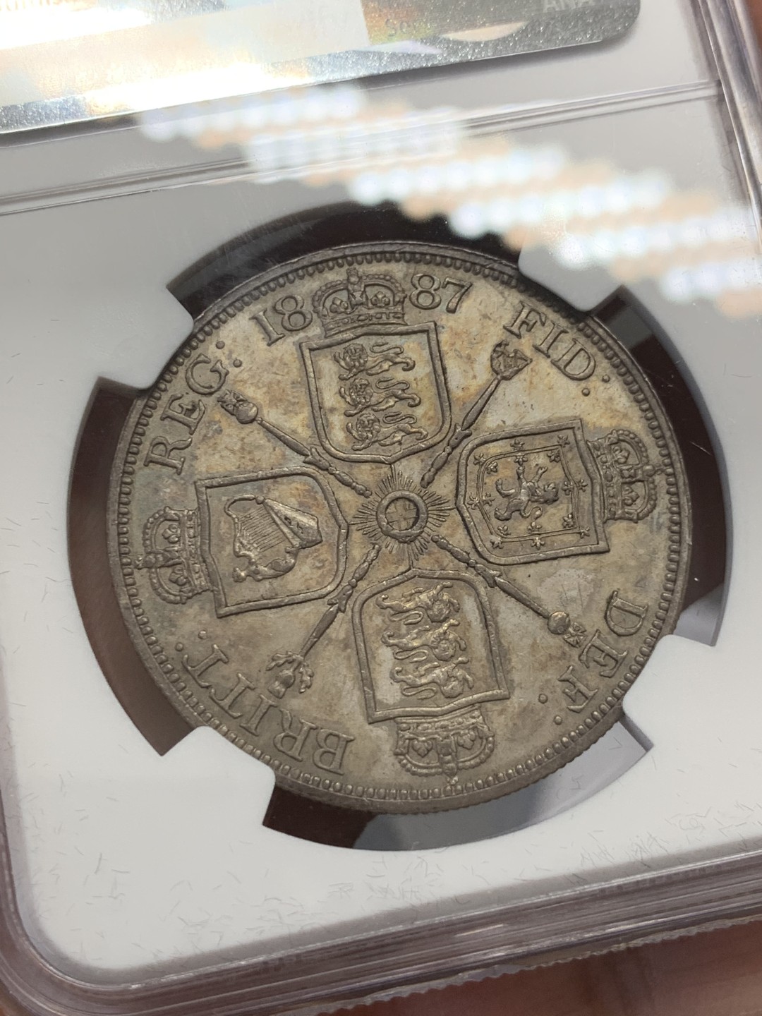 《竞宝斋》第131场-周日，周一连拍 (全场包邮) NGC AU55 英国1887年维多利亚高冠双弗洛林大银币罗马体