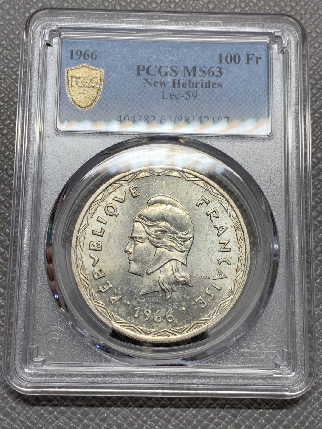 《竞宝斋》第131场-周日，周一连拍 (全场包邮) PCGS MS63 新赫布里底1966年100法郎普制大银币