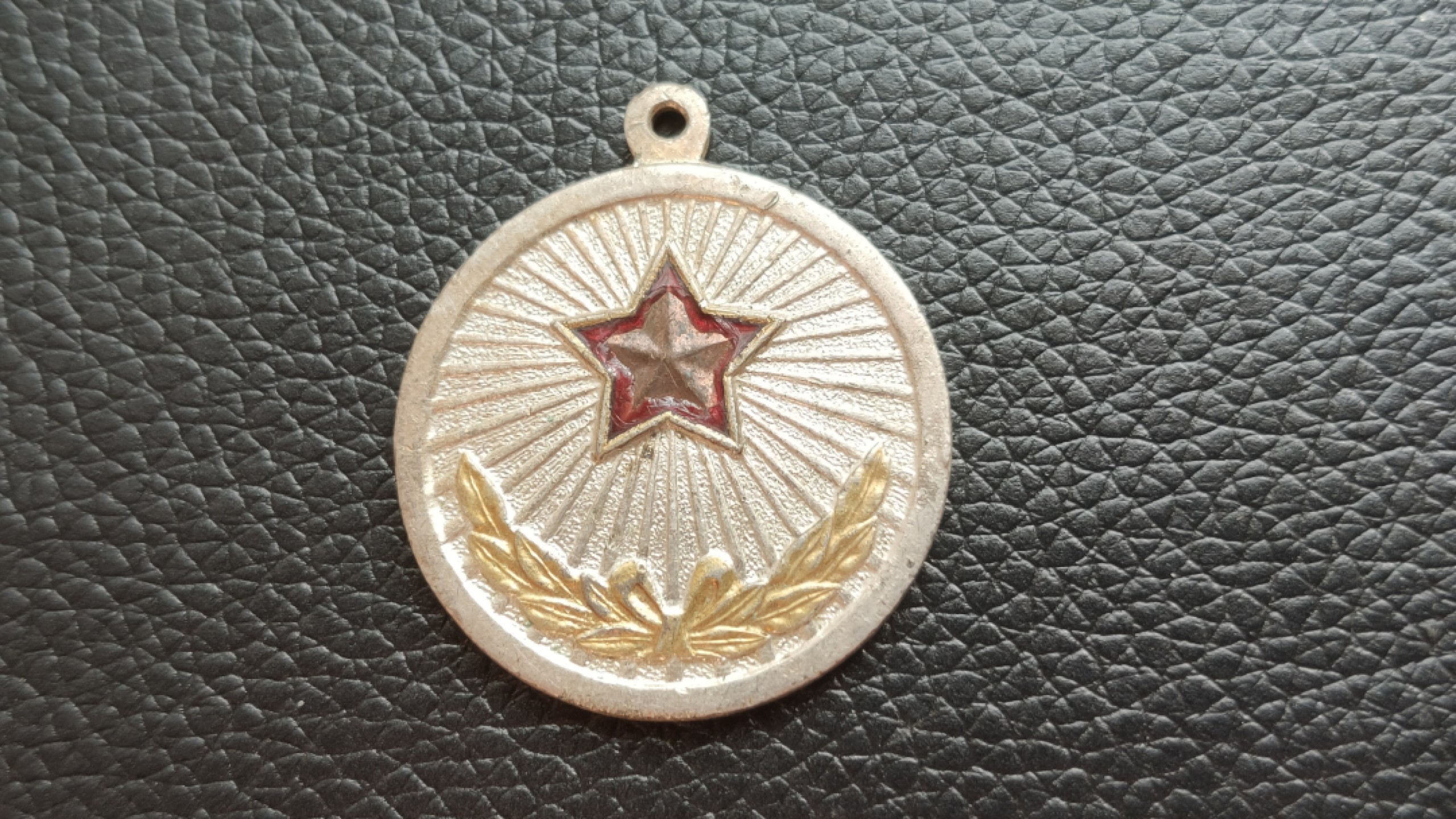 每日随心拍033<混拍> 朝鲜五星勋章一枚