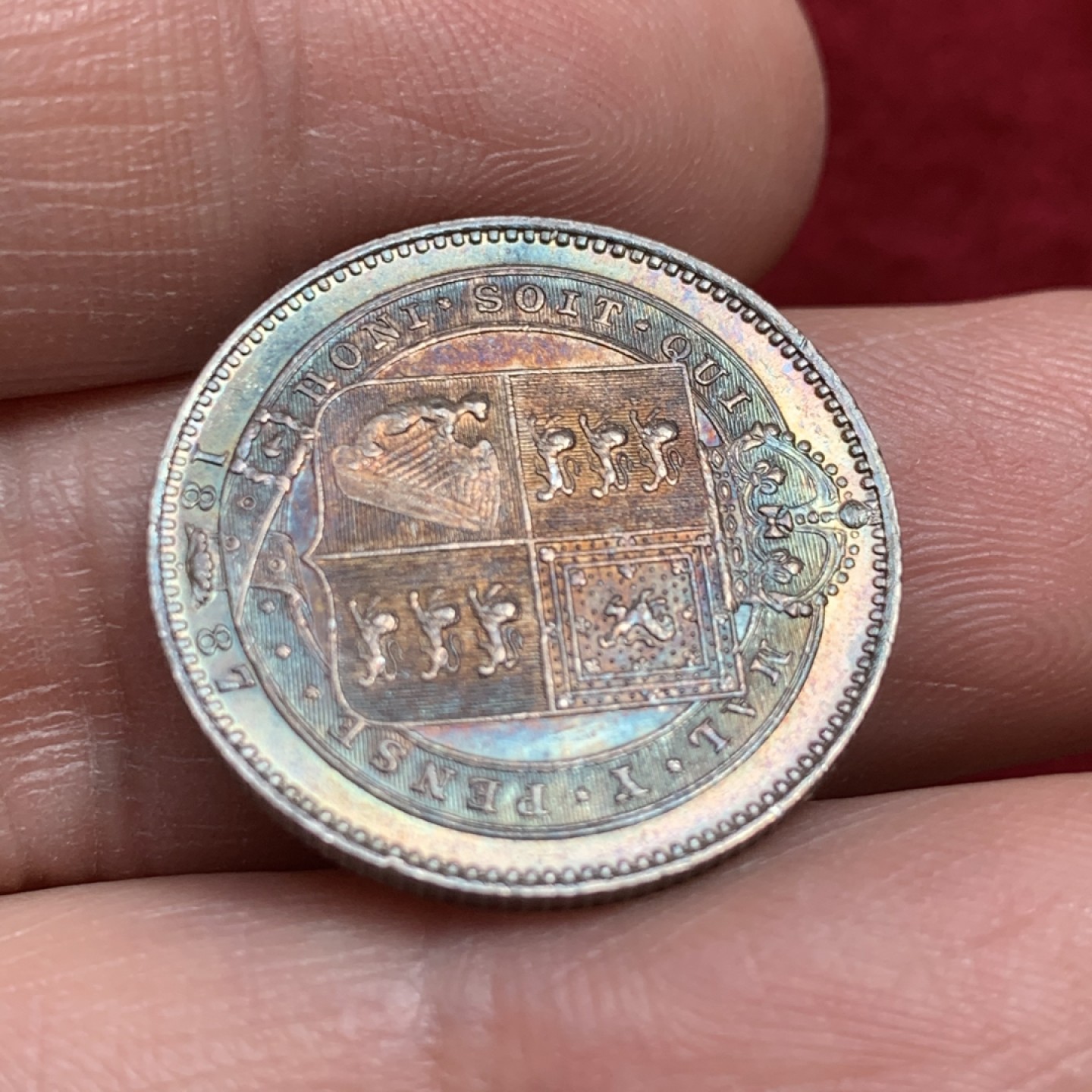 《竞宝斋》第131场-周日，周一连拍 (全场包邮) 五彩UNC英国1887年维多利亚高冠1先令银币