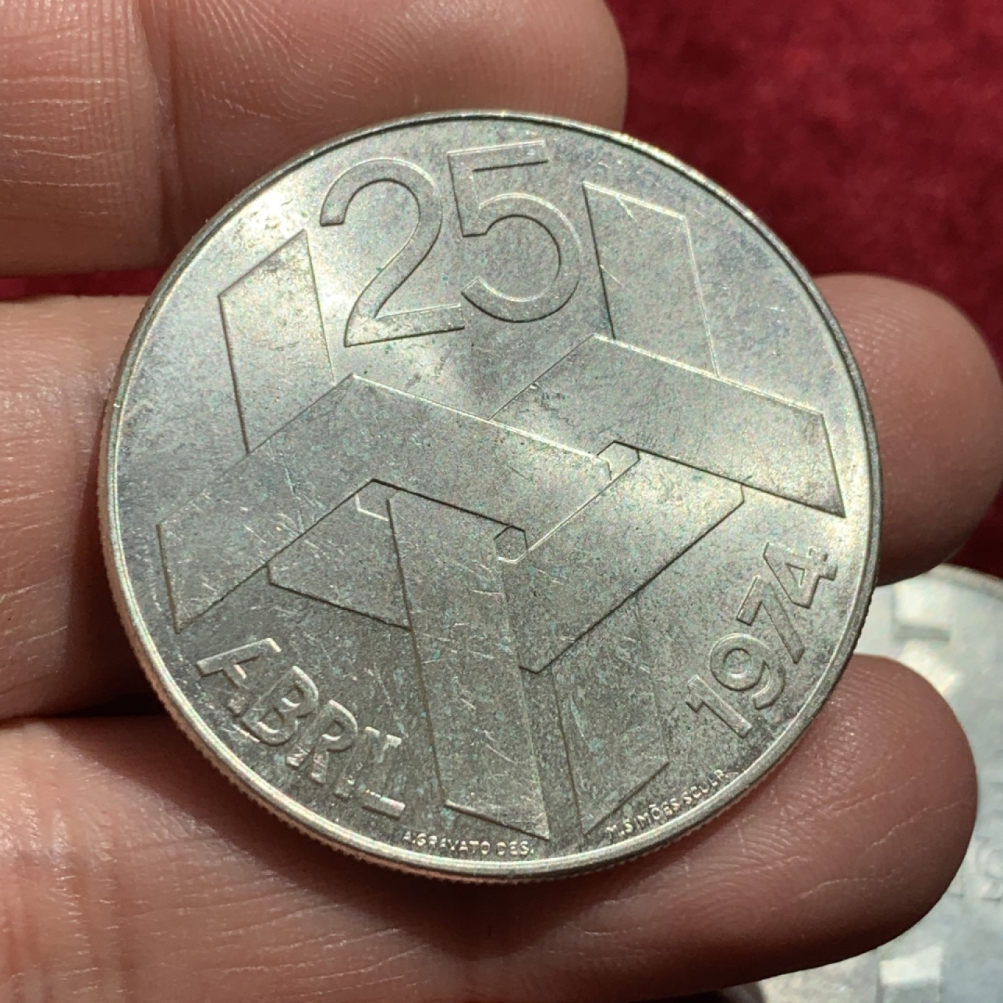 《竞宝斋》第131场-周日，周一连拍 (全场包邮) 葡萄牙1974年 康乃馨革命纪念100/250埃斯库多银币一对 总重40克