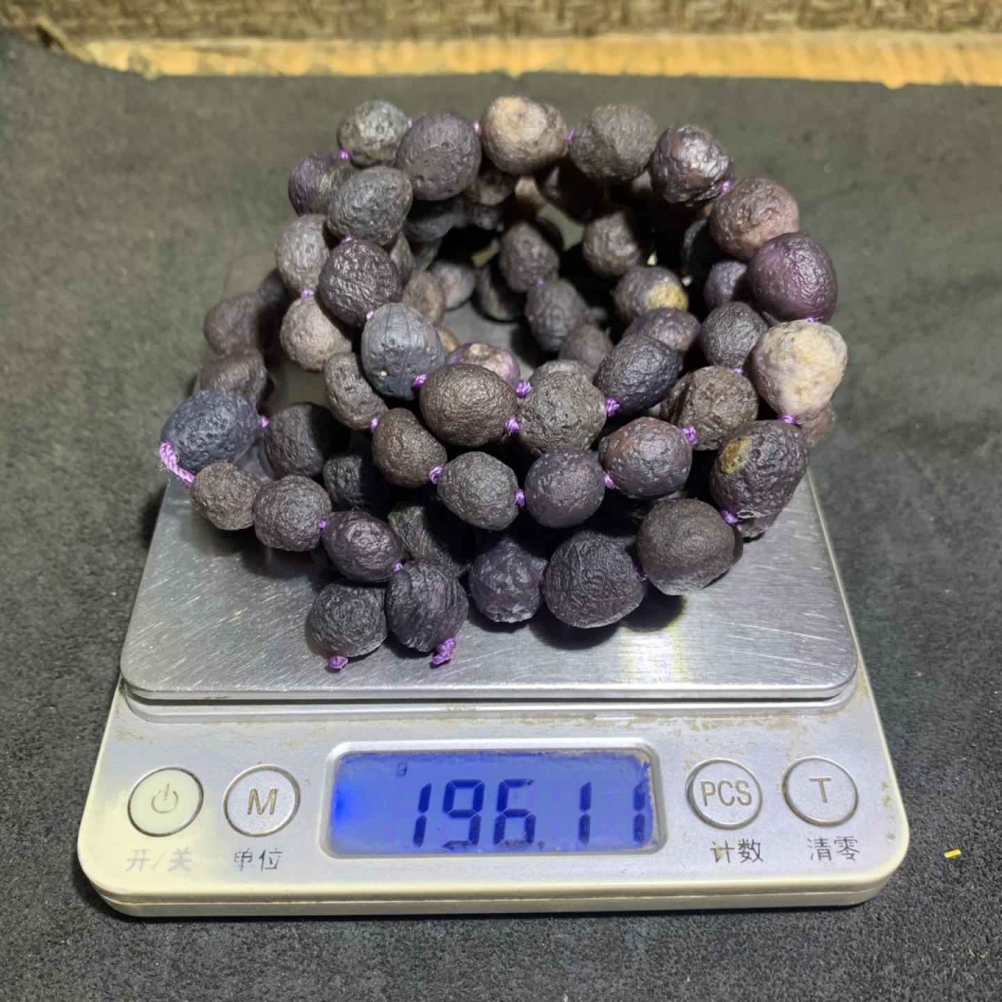 精美戈壁紫罗兰葡萄干大颗粒高圆度筋脉原石108项链一条！