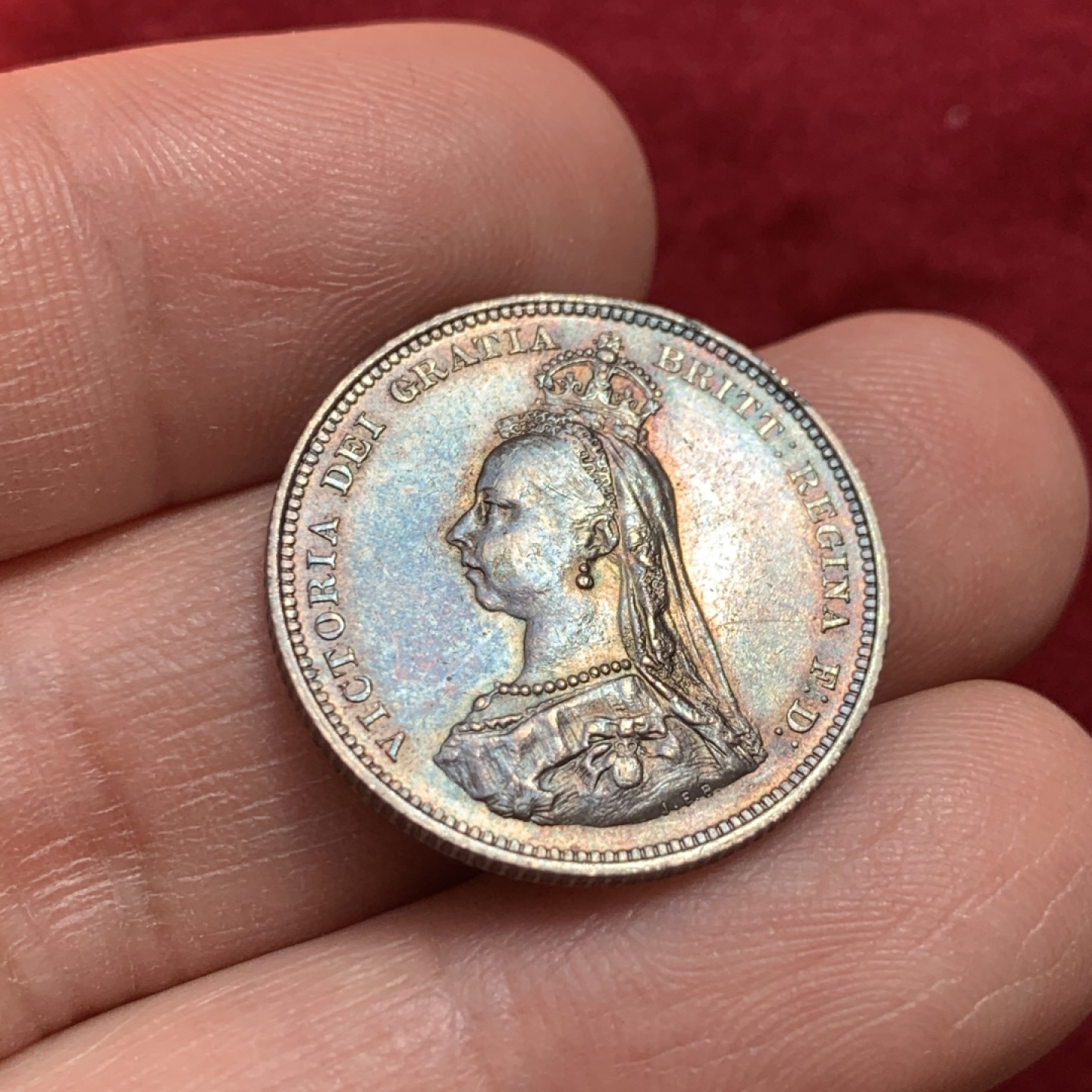 《竞宝斋》第131场-周日，周一连拍 (全场包邮) 五彩UNC英国1887年维多利亚高冠1先令银币