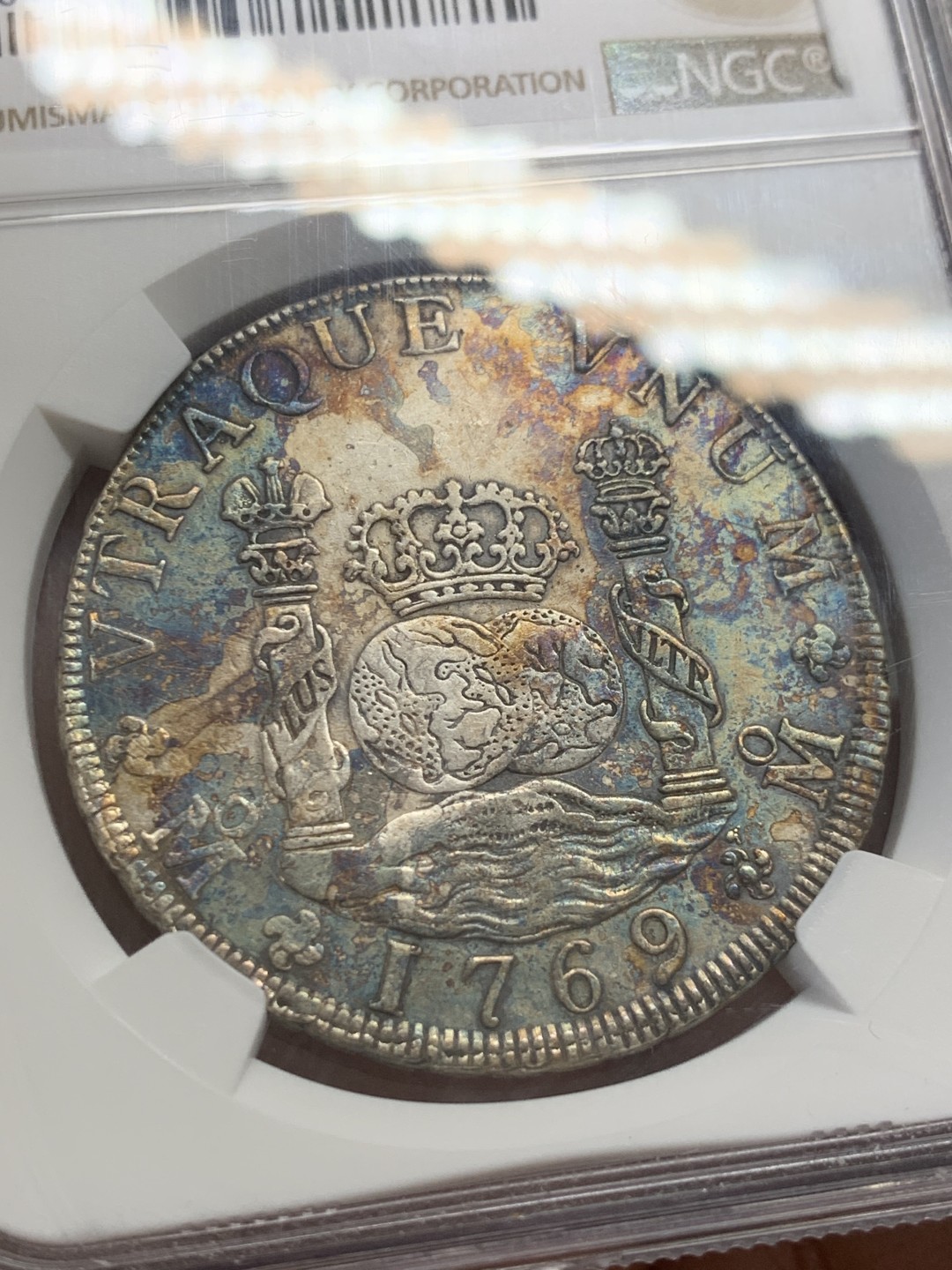 《竞宝斋》第131场-周日，周一连拍 (全场包邮) NGC-AUD 西属墨西哥1769年 8R 地球双柱银币 早期双柱 细节好 五彩原味难得