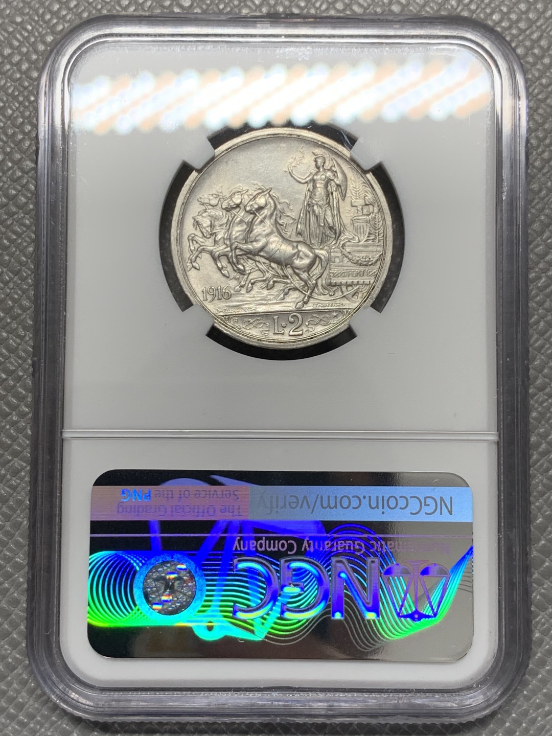 《竞宝斋》第131场-周日，周一连拍 (全场包邮) NGC-AU58 意大利1916年 胜利马车 2里拉银币