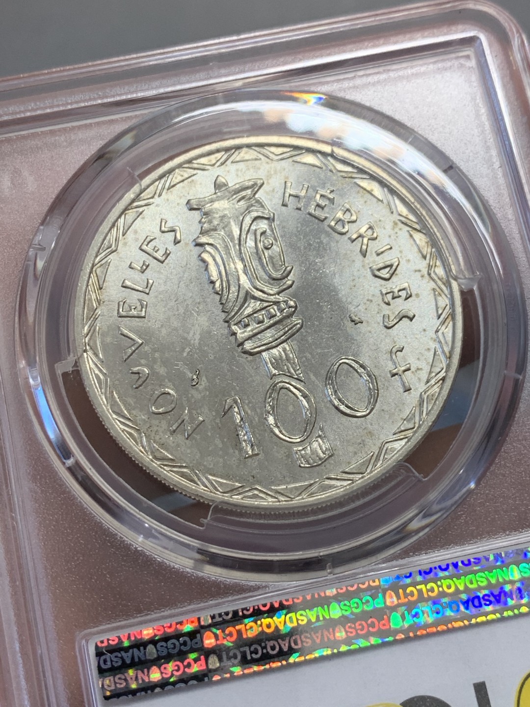 《竞宝斋》第131场-周日，周一连拍 (全场包邮) PCGS MS63 新赫布里底1966年100法郎普制大银币