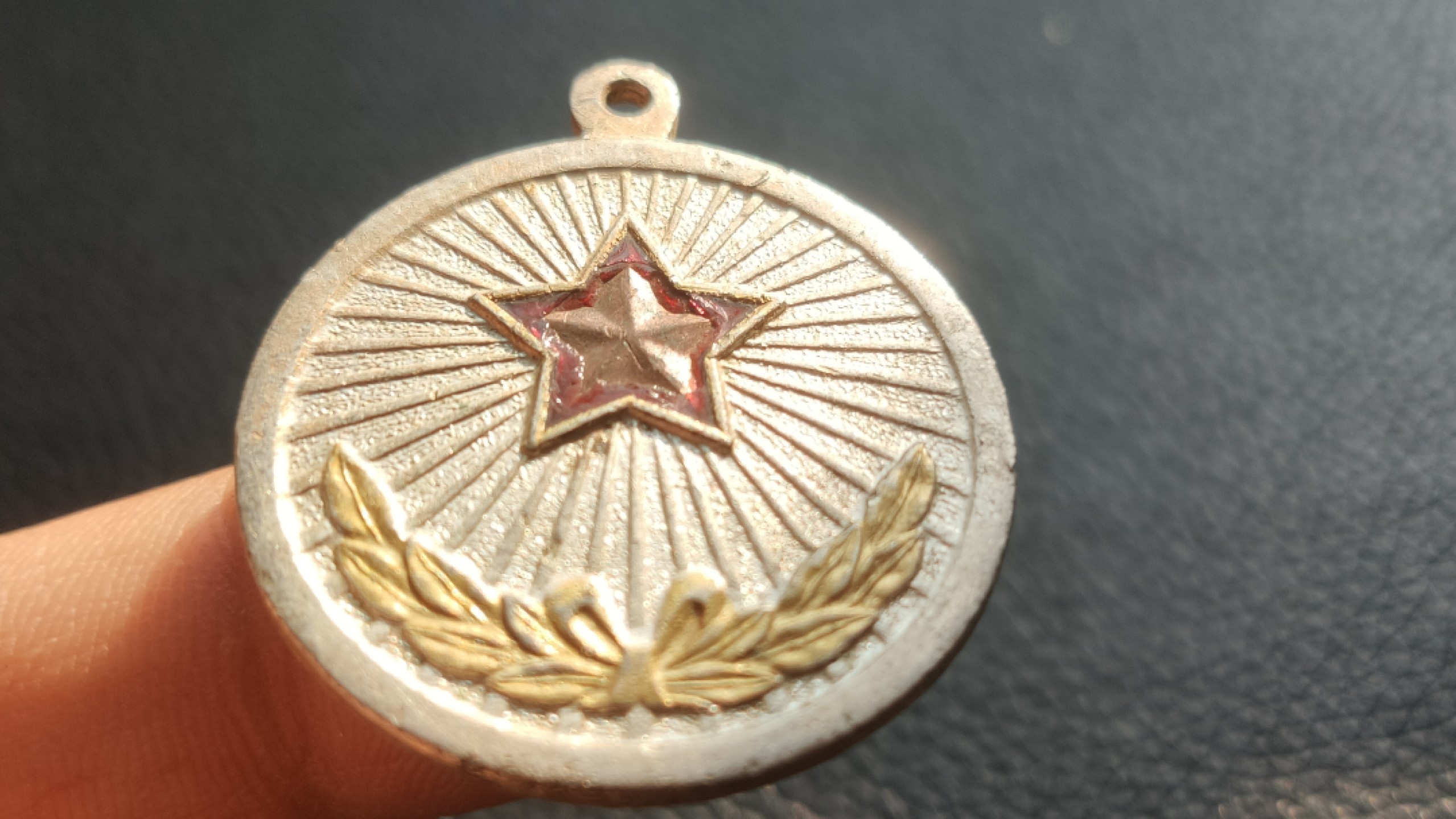 每日随心拍033<混拍> 朝鲜五星勋章一枚