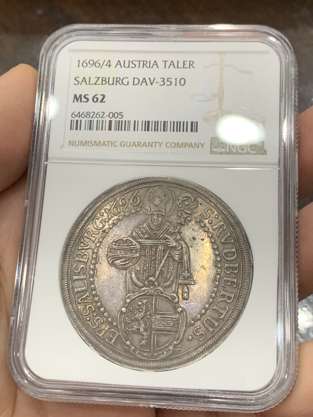 《竞宝斋》第131场-周日，周一连拍 (全场包邮) NGC MS62 神罗萨尔茨堡 1696/4年 泰勒银币 淡紫色包浆 光度很好