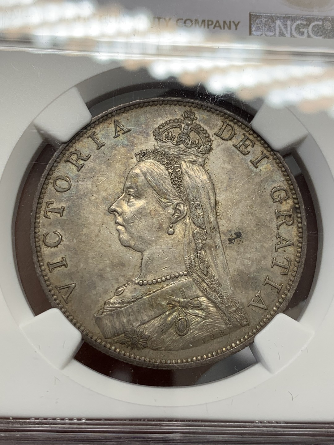 《竞宝斋》第131场-周日，周一连拍 (全场包邮) NGC AU55 英国1887年维多利亚高冠双弗洛林大银币罗马体