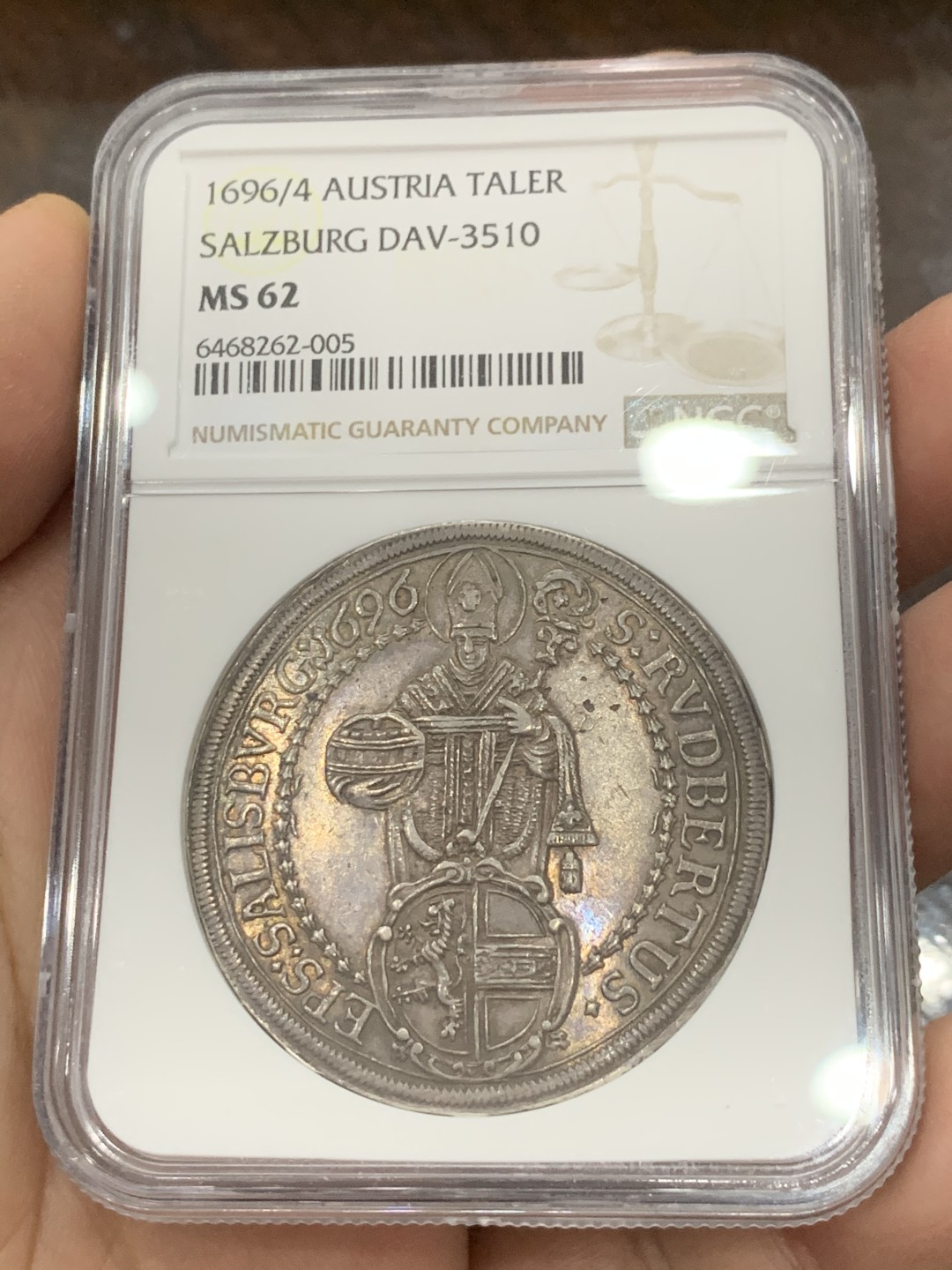 《竞宝斋》第131场-周日，周一连拍 (全场包邮) NGC MS62 神罗萨尔茨堡 1696/4年 泰勒银币 淡紫色包浆 光度很好