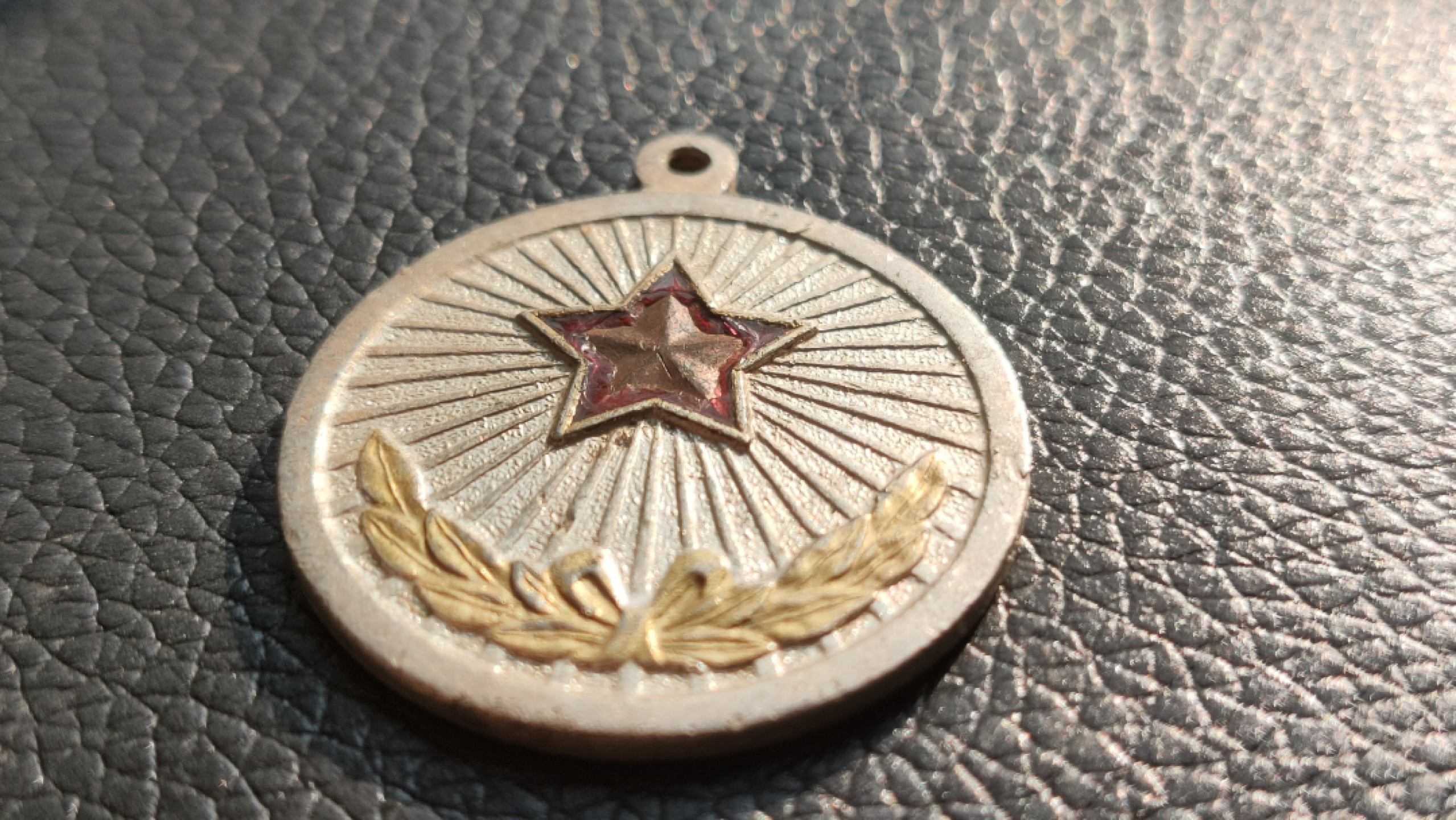 每日随心拍033<混拍> 朝鲜五星勋章一枚