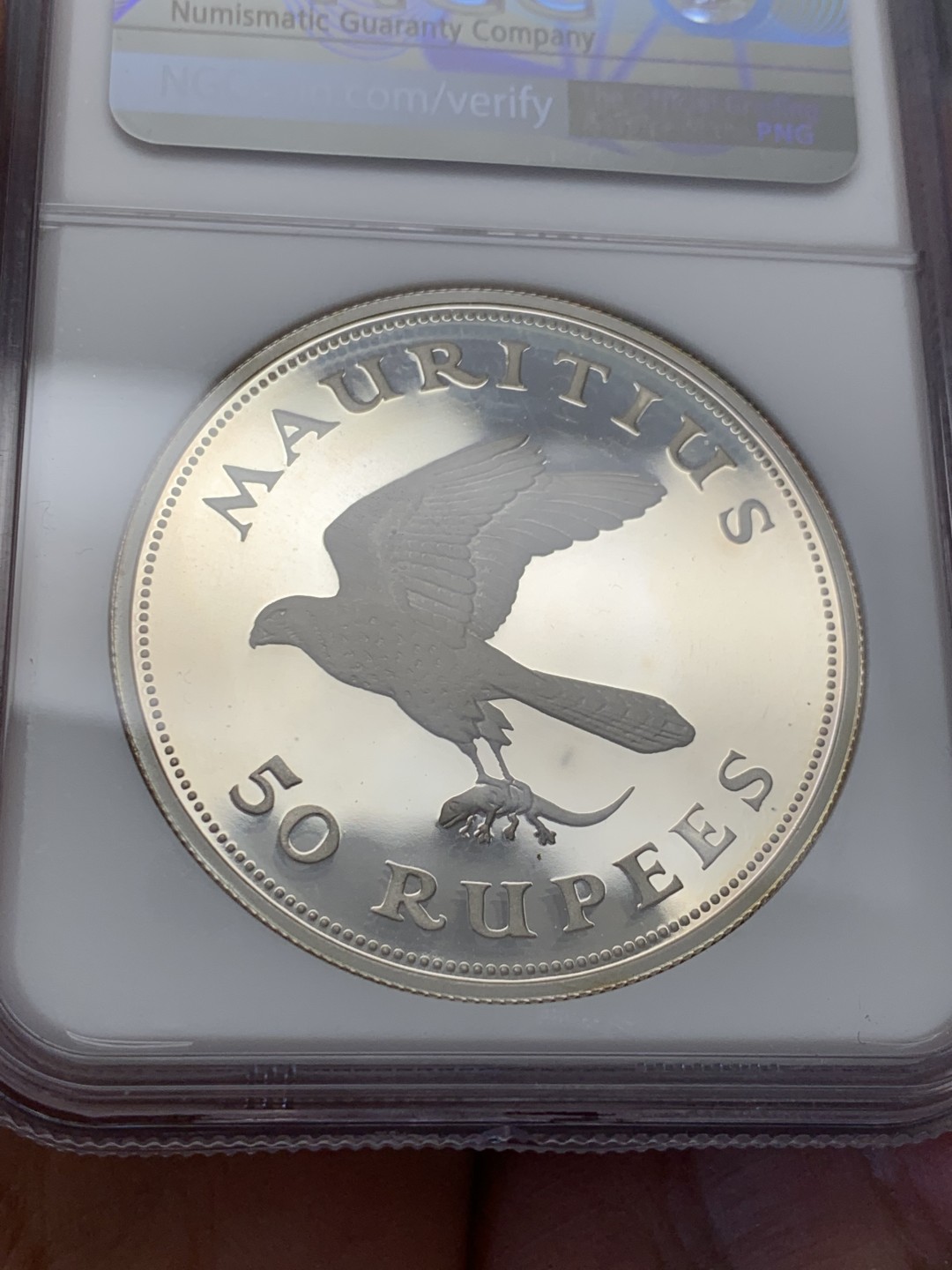 《竞宝斋》第131场-周日，周一连拍 (全场包邮) NGC-PF67 毛里求斯1975年 保护自然系列黄鹰 50卢比大银币 少见品种