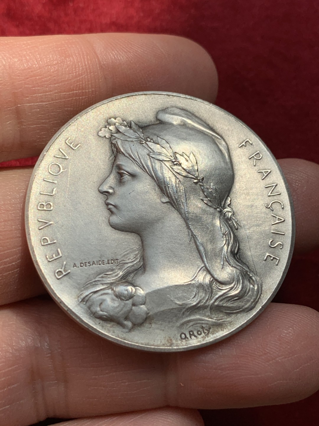 《竞宝斋》第131场-周日，周一连拍 (全场包邮) 法国 玛丽安娜女神镀银大铜章，罗蒂作品，带签名。奖章性质，Roty的另一款玛丽安娜，同样经典的设计。带无损原盒