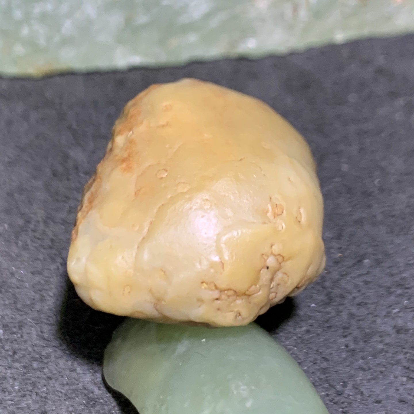 精美戈壁高玉化筋脉石原石一颗，