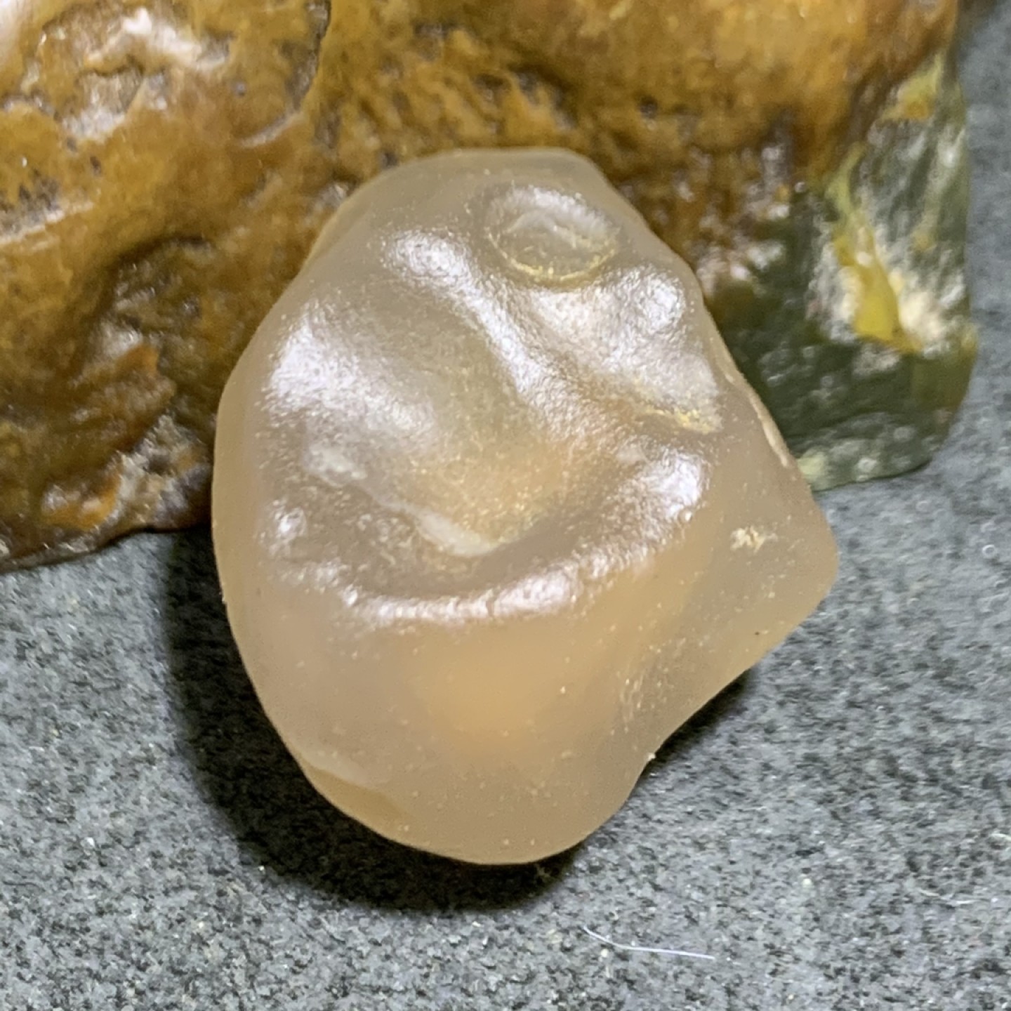 放福利！精美天然戈壁孔洞糖心玛瑙原石一颗，