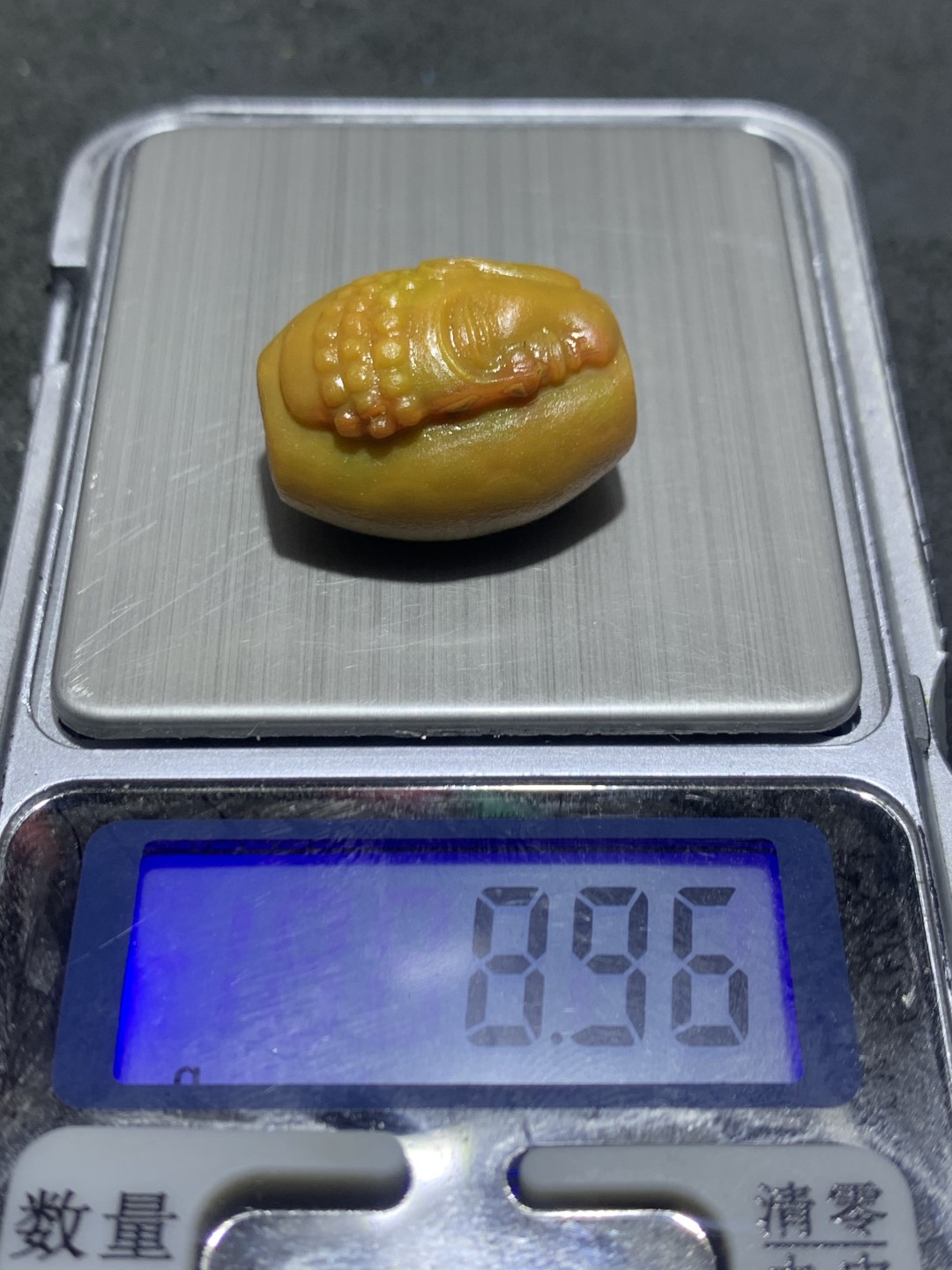精美亚光冰飘战国红玛瑙手工俏色巧雕刻一心向佛勒子一颗！
