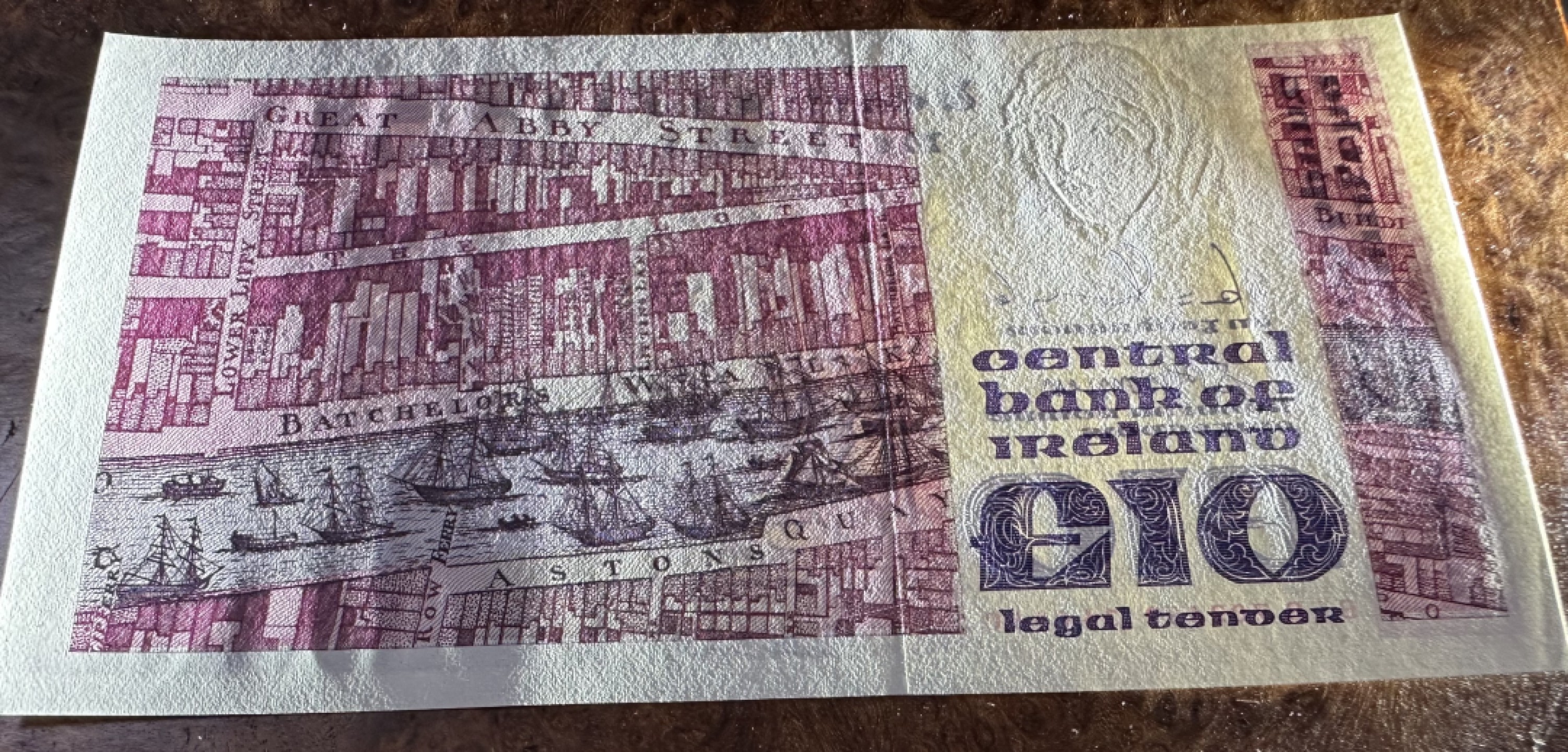 Chase Auction 第16期 - - 外钞、民国钞和一版人民币混合场！ 爱尔兰10元，品相如图！全新UNC！