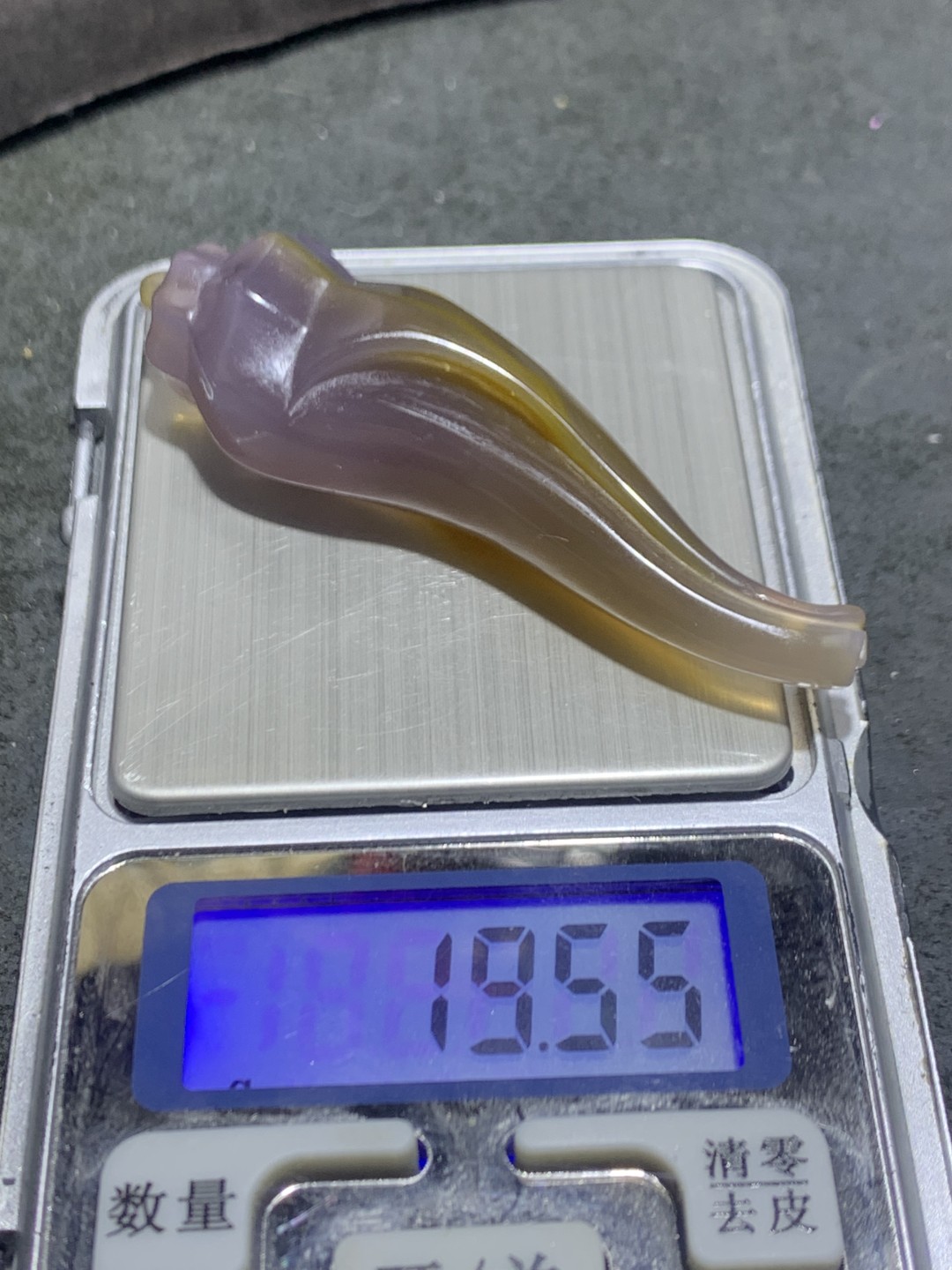 精美高润度紫罗兰冻料飘鸡油黄蒙料战国红玛瑙雕刻海螺一个！