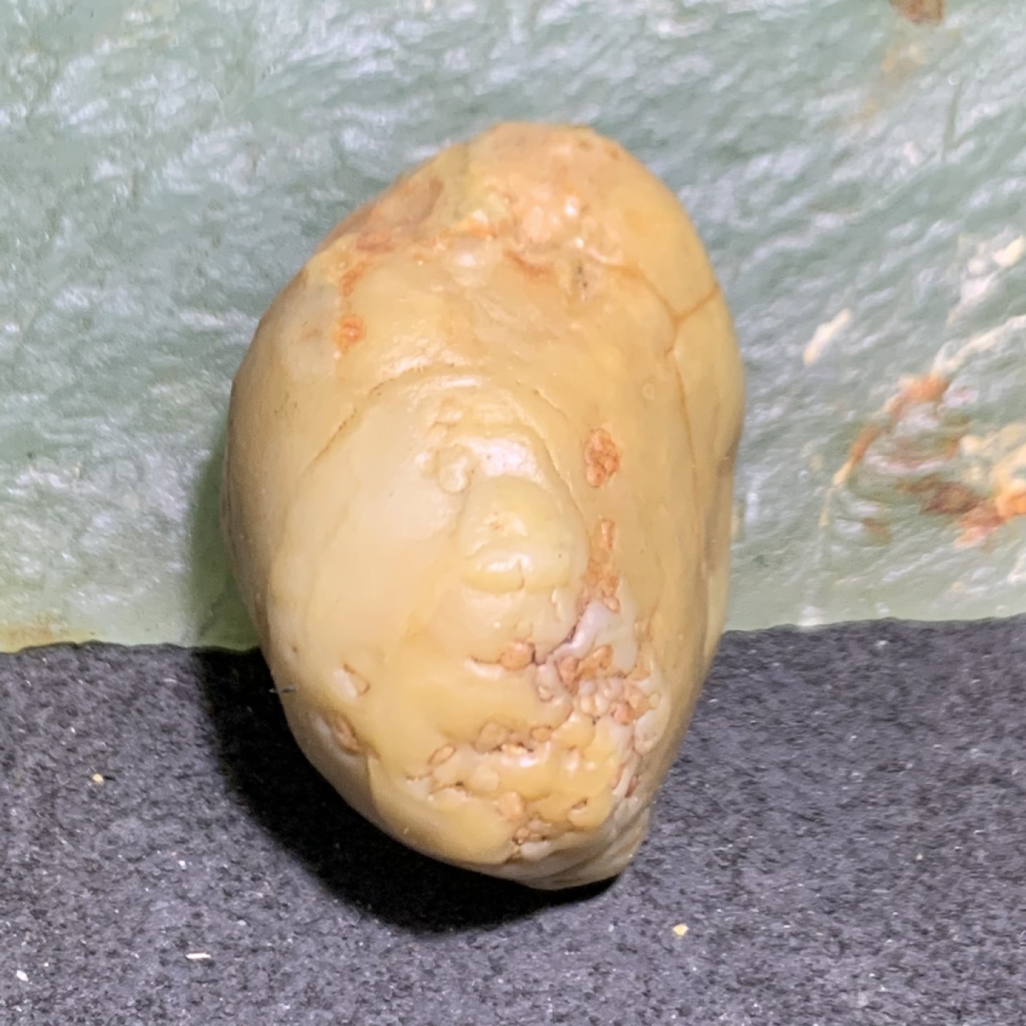 精美戈壁高玉化筋脉石原石一颗，