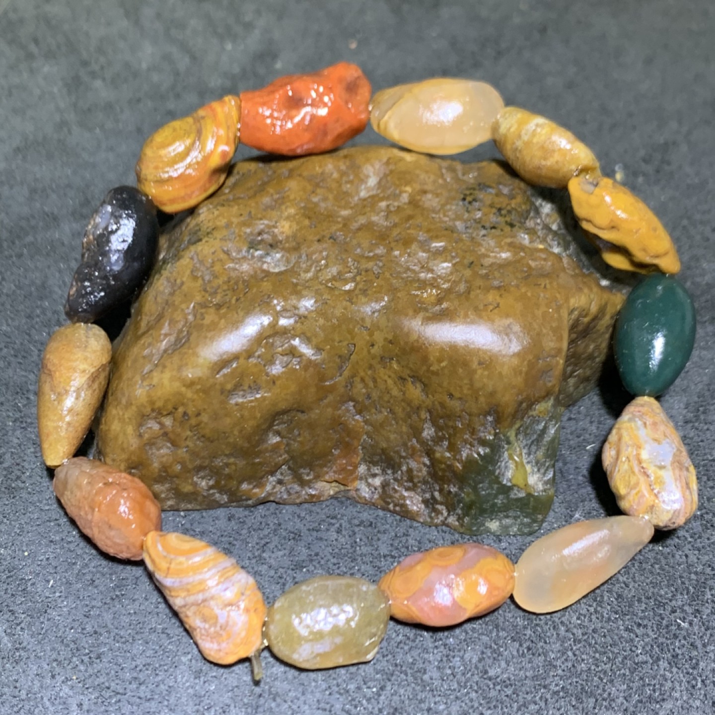 精美阿拉善多宝石原石手串一条