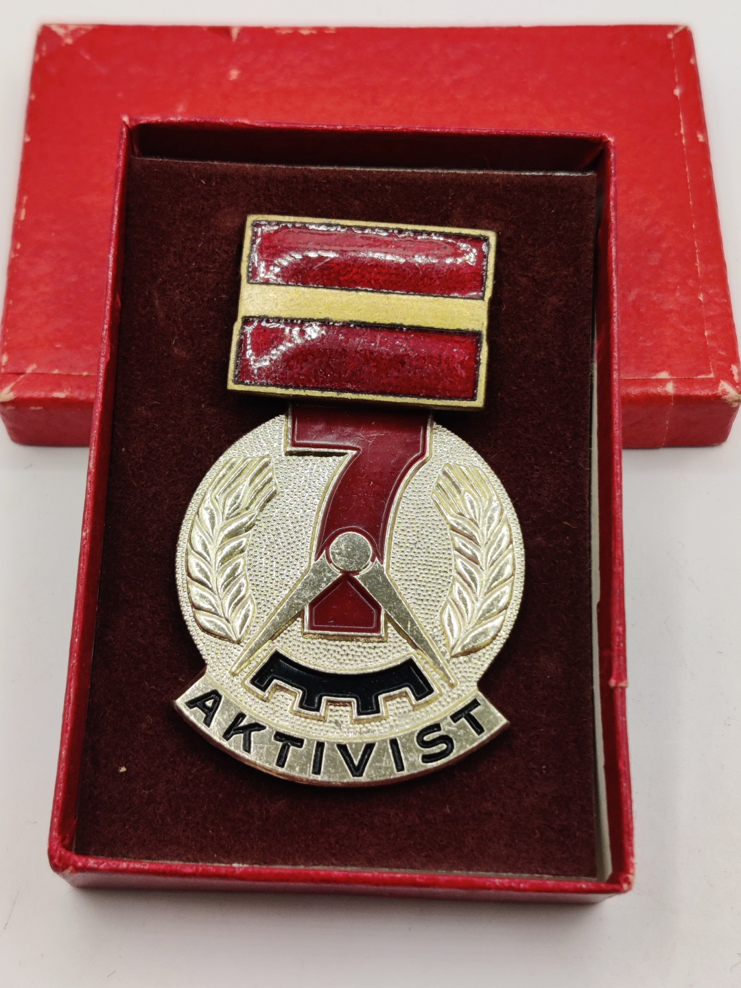 全场0元起拍 第27期 咸鱼国勋章拍卖专场 2月5日（周日）下午6：00开始 东德七年计划积极分子奖章 珐琅上挂