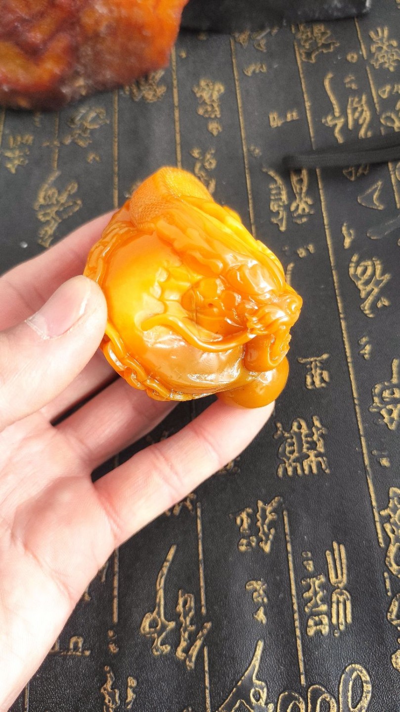 精品缅黄神龙护主手把件玉化不错天然玉石实物拍摄喜欢直接下单