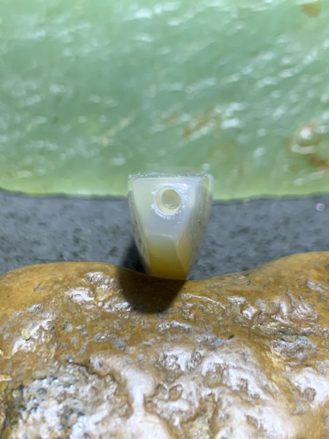 高玉化缠丝玛瑙千层纹锁骨坠，（三角珠）一颗