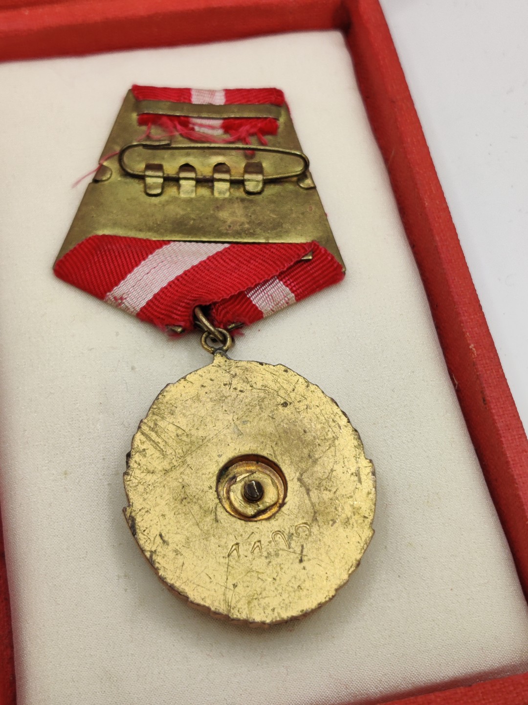 全场0元起拍 第27期 咸鱼国勋章拍卖专场 2月5日（周日）下午6：00开始 保加利亚第一版带编号劳动红旗勋章