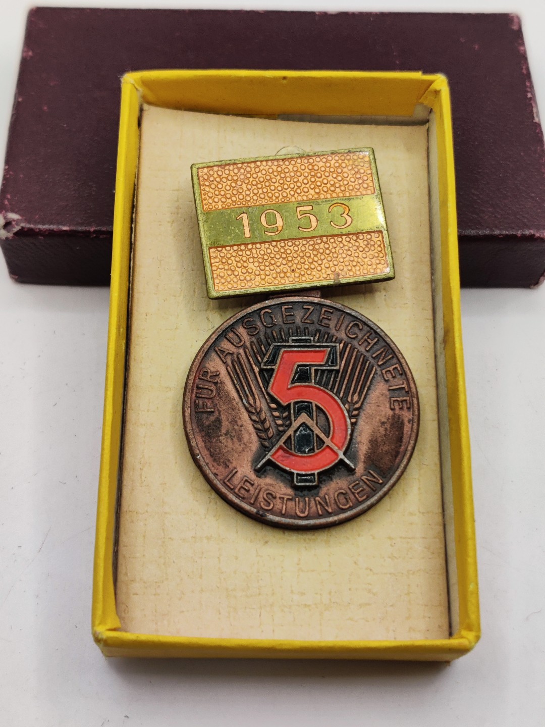 全场0元起拍 第27期 咸鱼国勋章拍卖专场 2月5日（周日）下午6：00开始 东德五年计划积极分子奖章 珐琅挂版