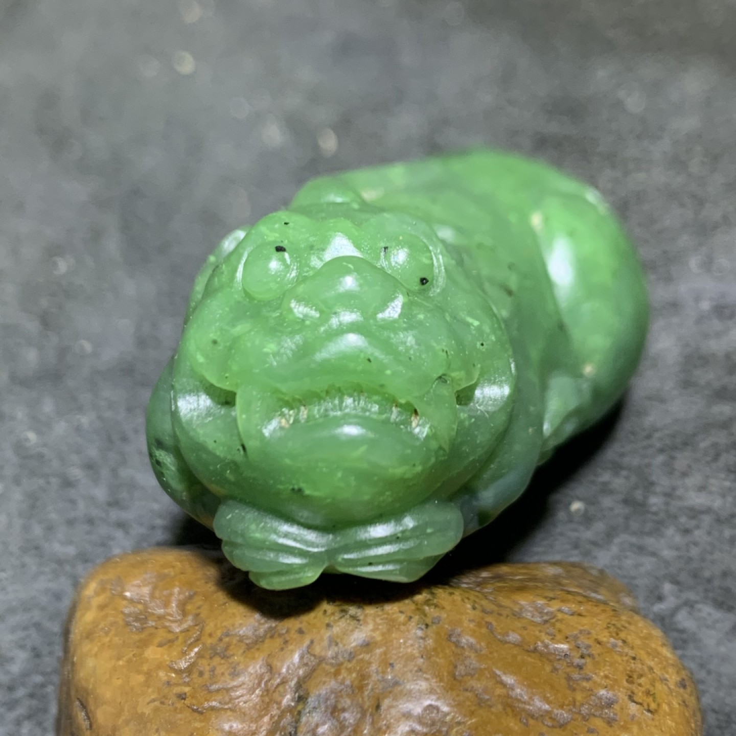 精美天然和田玉碧玉雕刻貔貅一个，