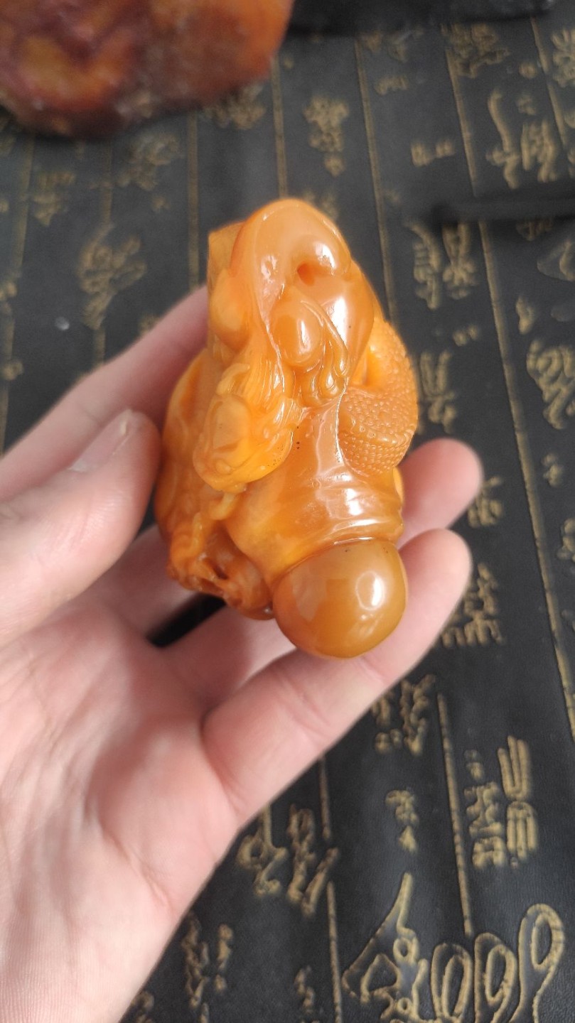精品缅黄神龙护主手把件玉化不错天然玉石实物拍摄喜欢直接下单