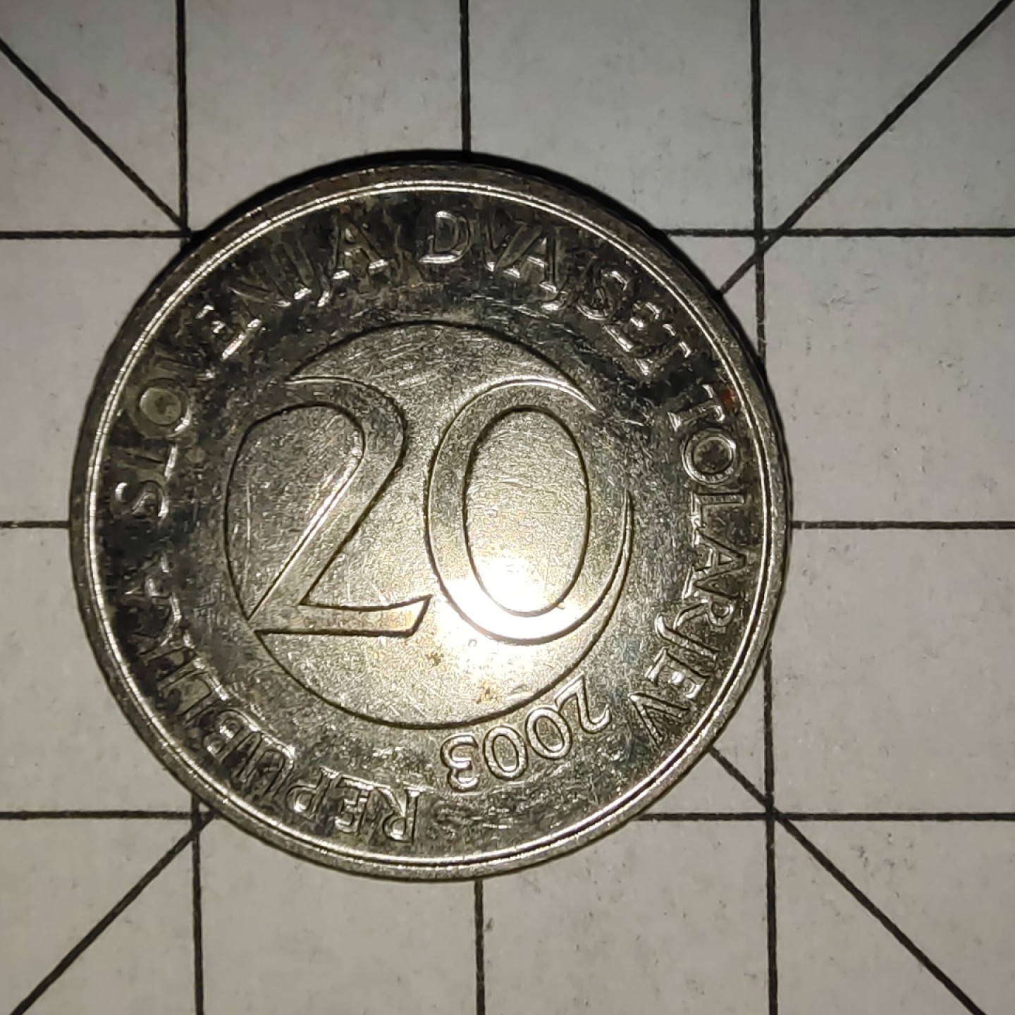 收藏之家世界硬币（捡漏，无押金，无佣金，全场满20包邮，偏远地区除外） 斯洛文尼亚白鹳20比索2003年