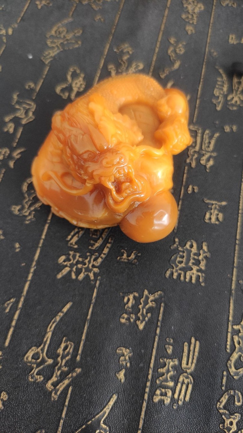 精品缅黄神龙护主手把件玉化不错天然玉石实物拍摄喜欢直接下单