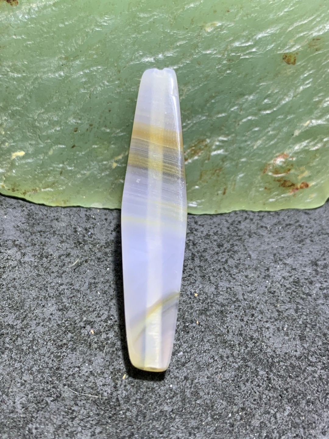 高玉化缠丝玛瑙千层纹锁骨坠，（三角珠）一颗