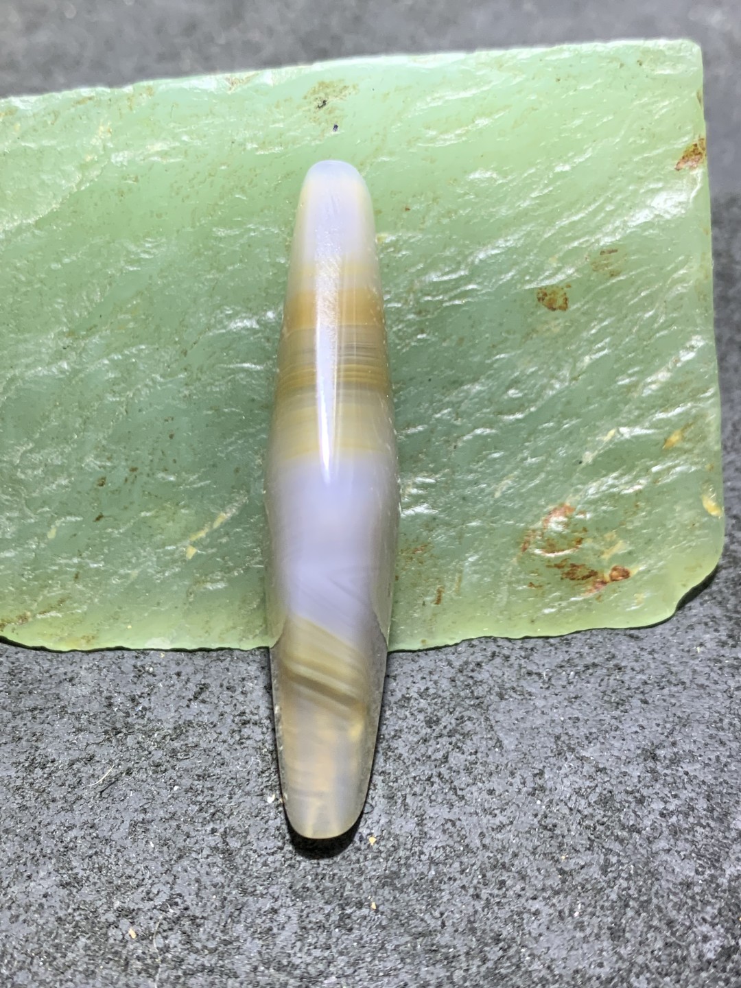 高玉化缠丝玛瑙千层纹锁骨坠，（三角珠）一颗